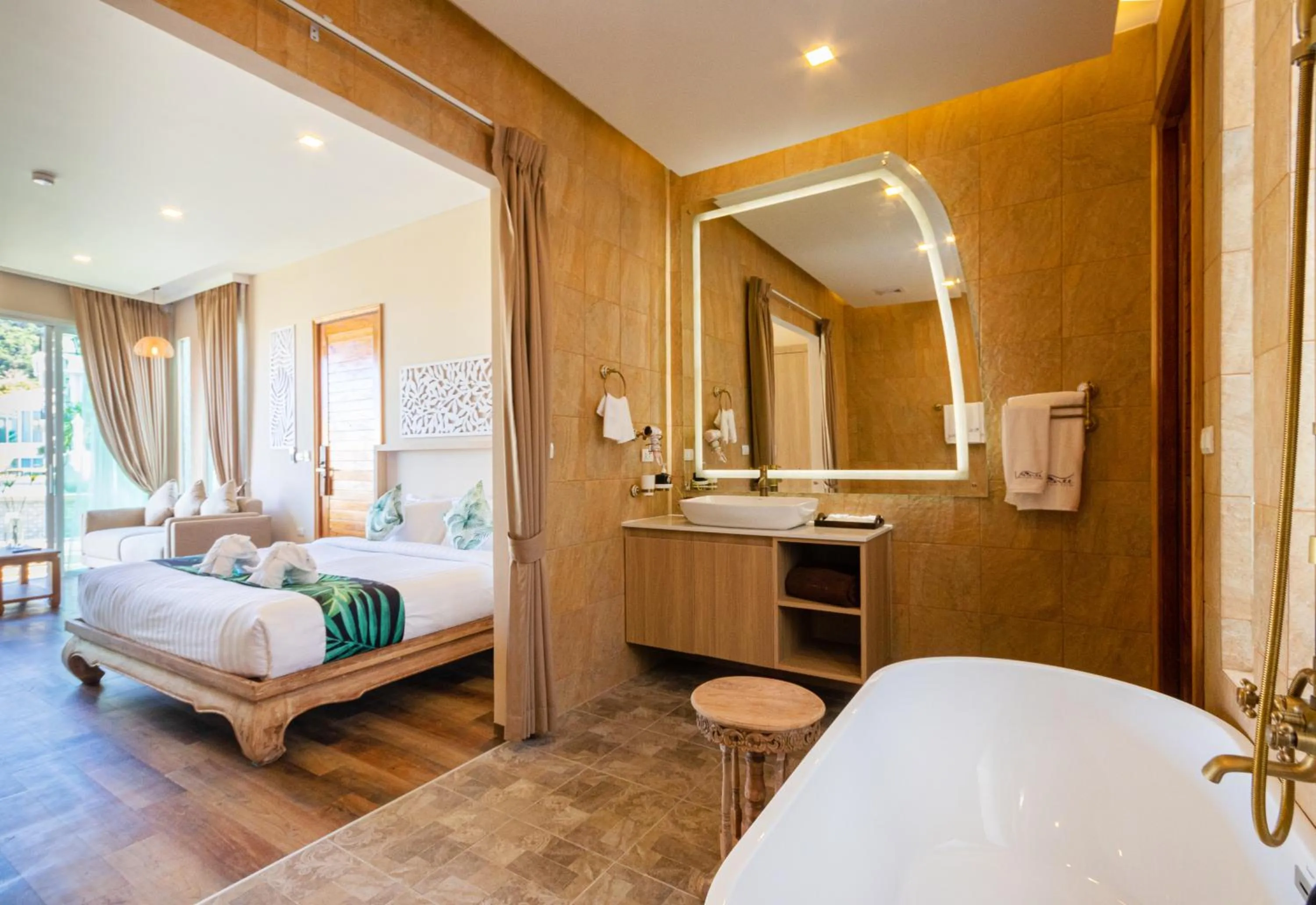 Bathroom, Bed in Vannee Golden Sands Beachfront Resort