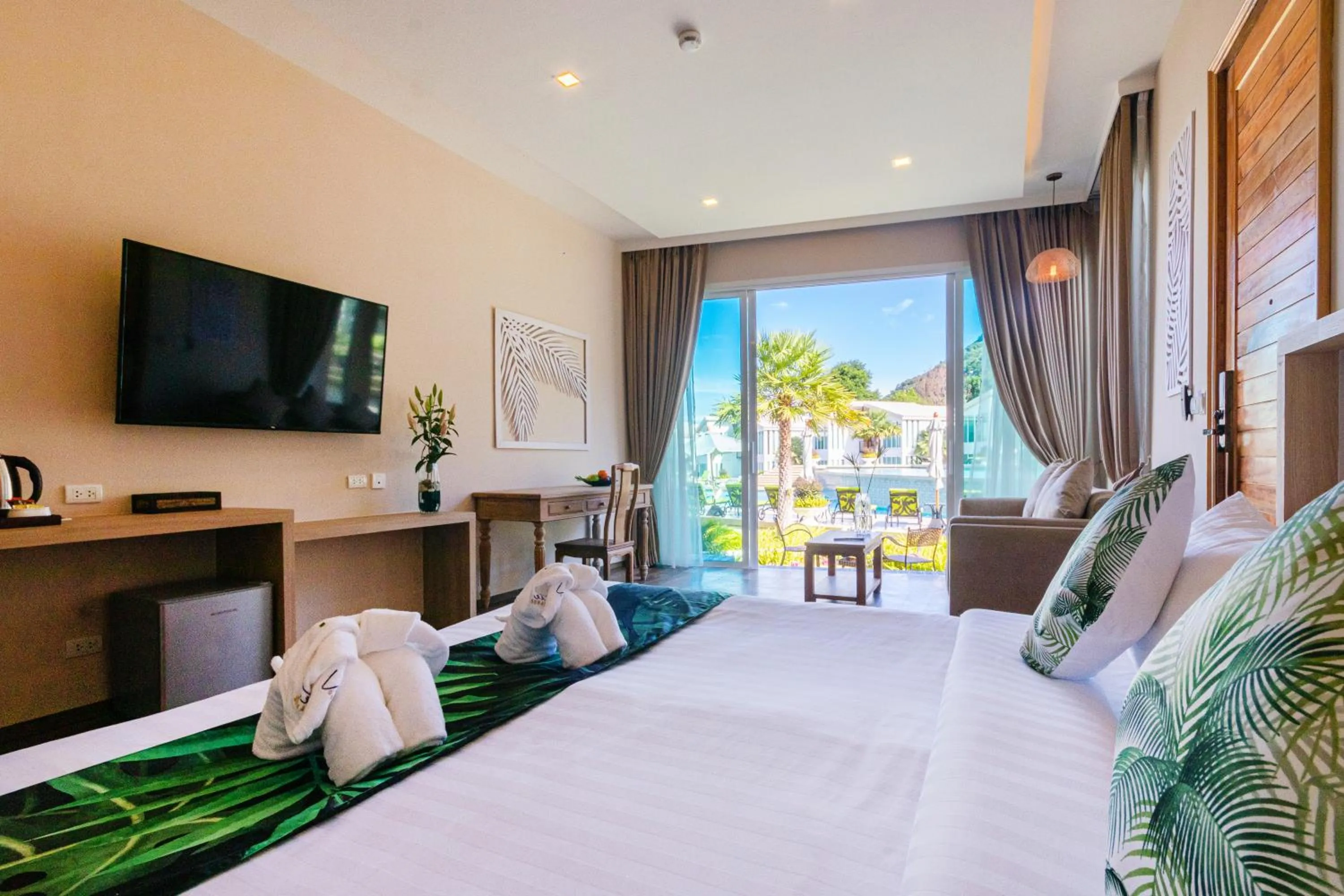 Bedroom, Bed in Vannee Golden Sands Beachfront Resort