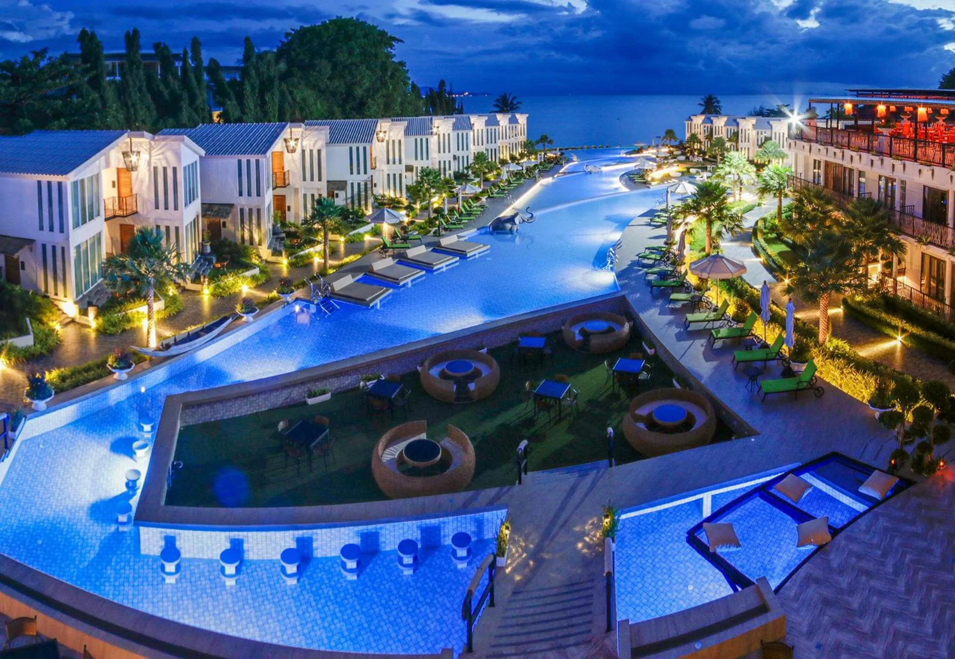 Night in Vannee Golden Sands Beachfront Resort