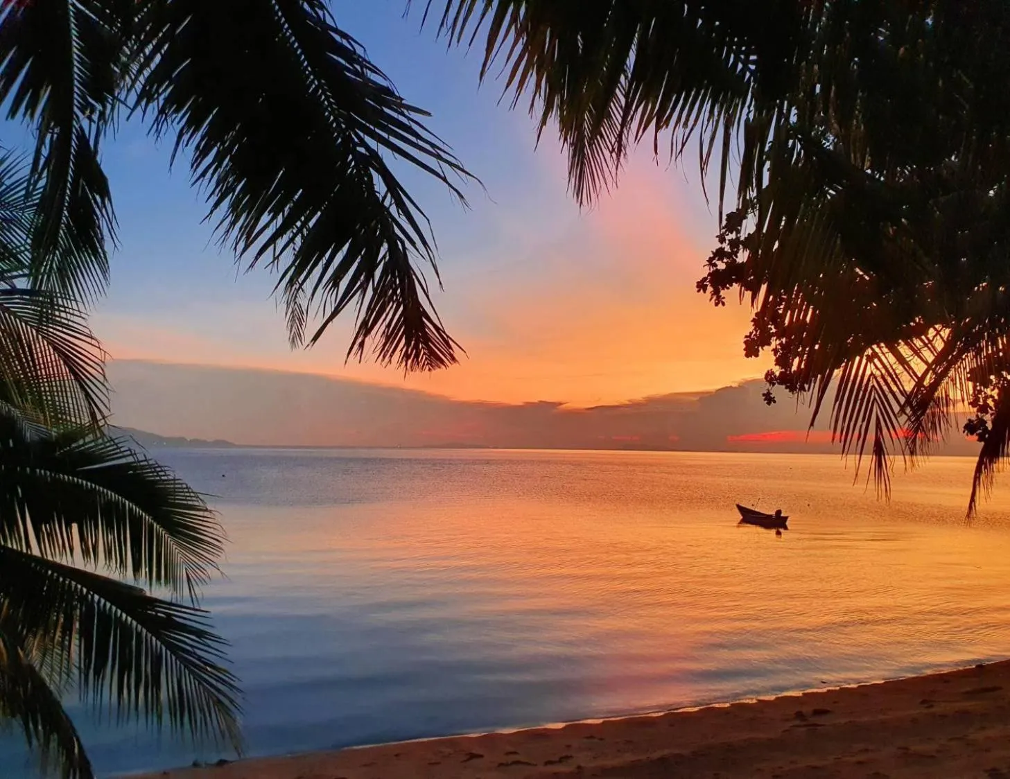 Beach in Vannee Golden Sands Beachfront Resort