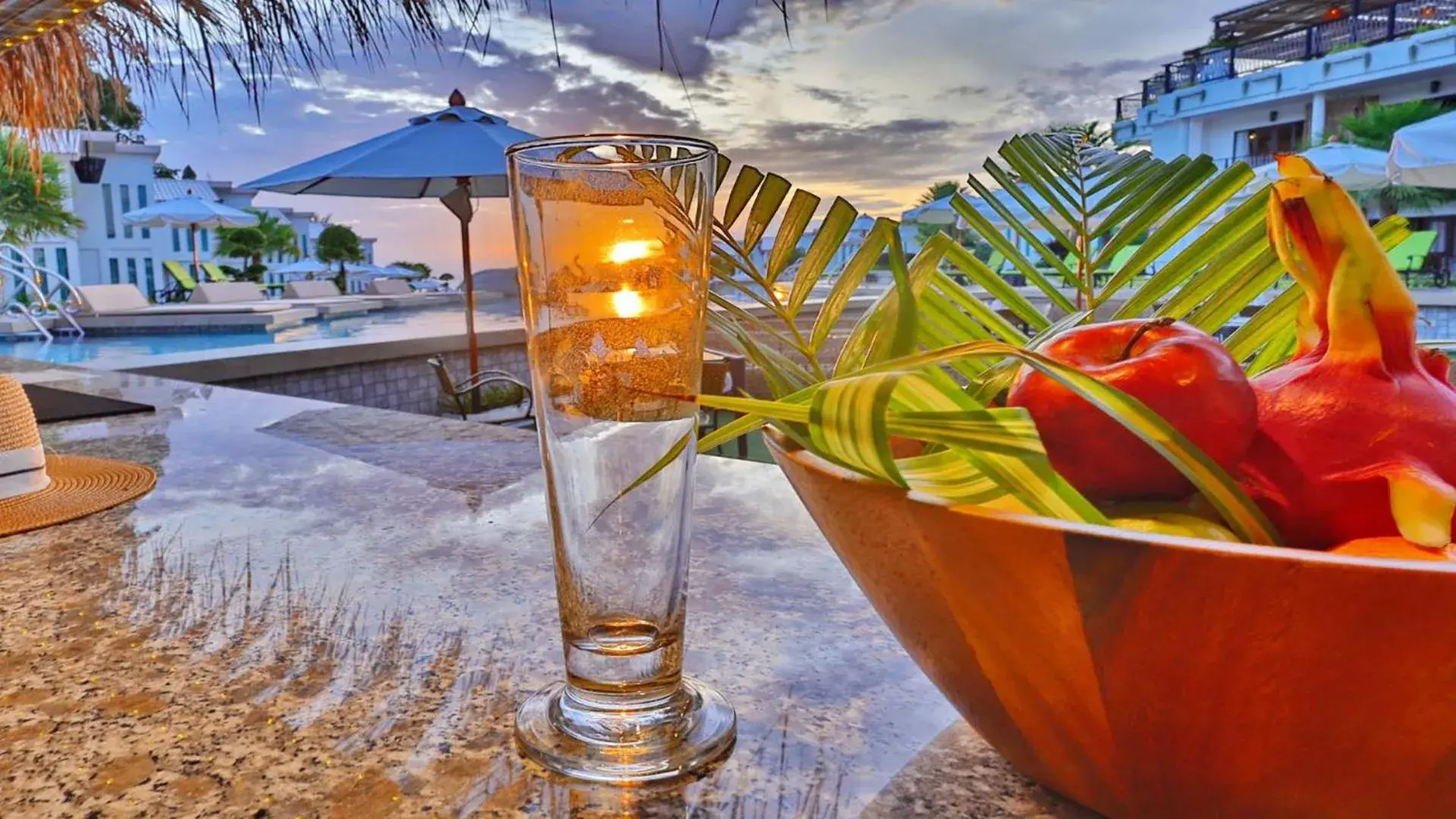 Food and drinks in Vannee Golden Sands Beachfront Resort Food and drinks in Vannee Golden Sands Beachfront Resort