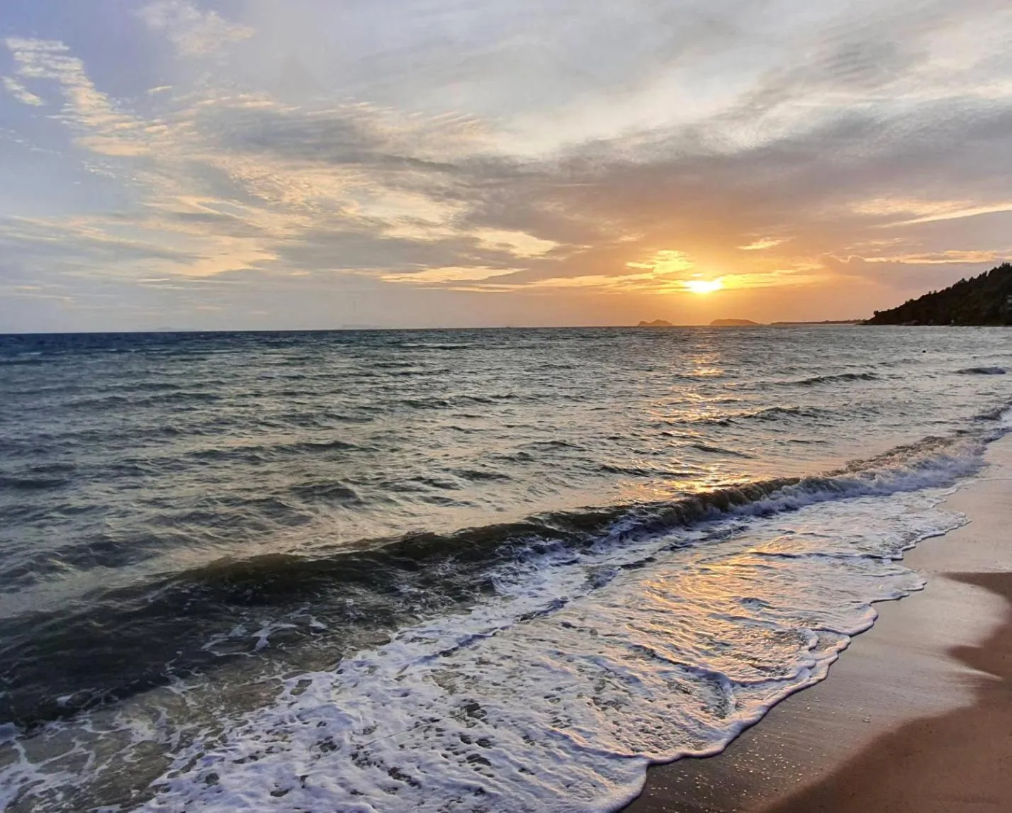 Beach in Vannee Golden Sands Beachfront Resort