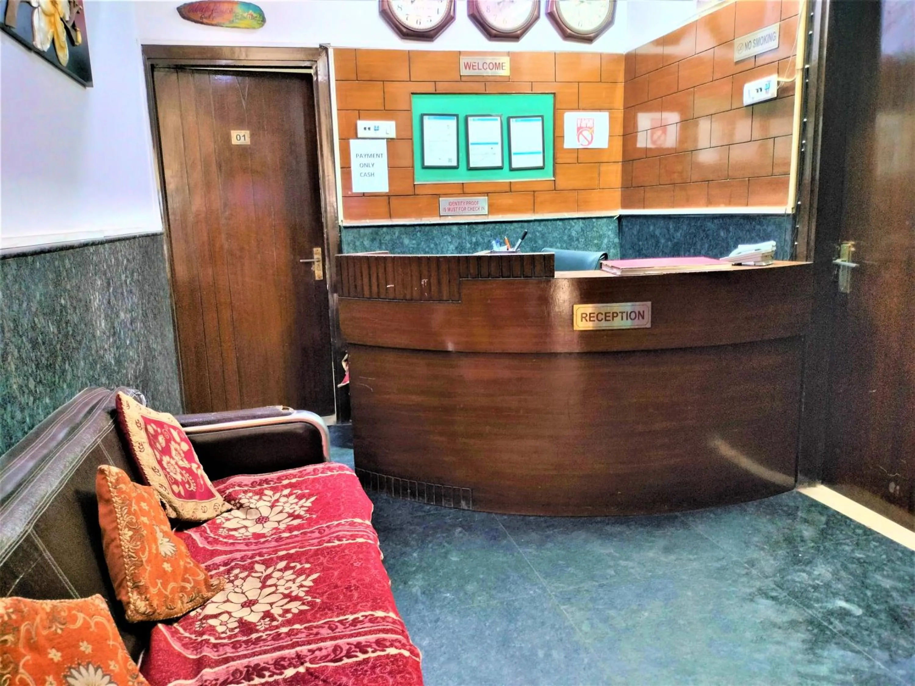 Lobby or reception in Hotel White Palace,Nizamuddin Railway Station