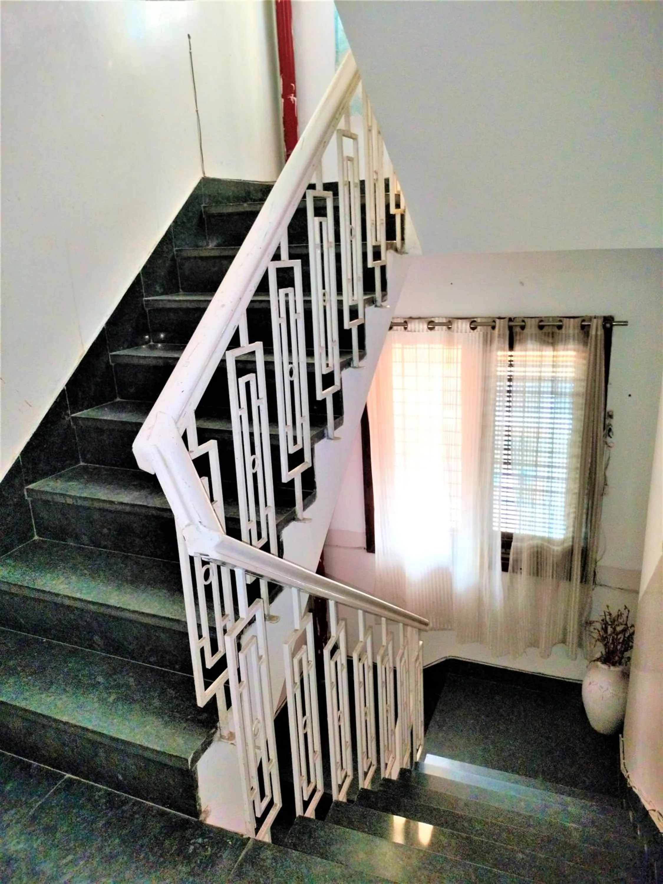 Facade/entrance in Hotel White Palace,Nizamuddin Railway Station