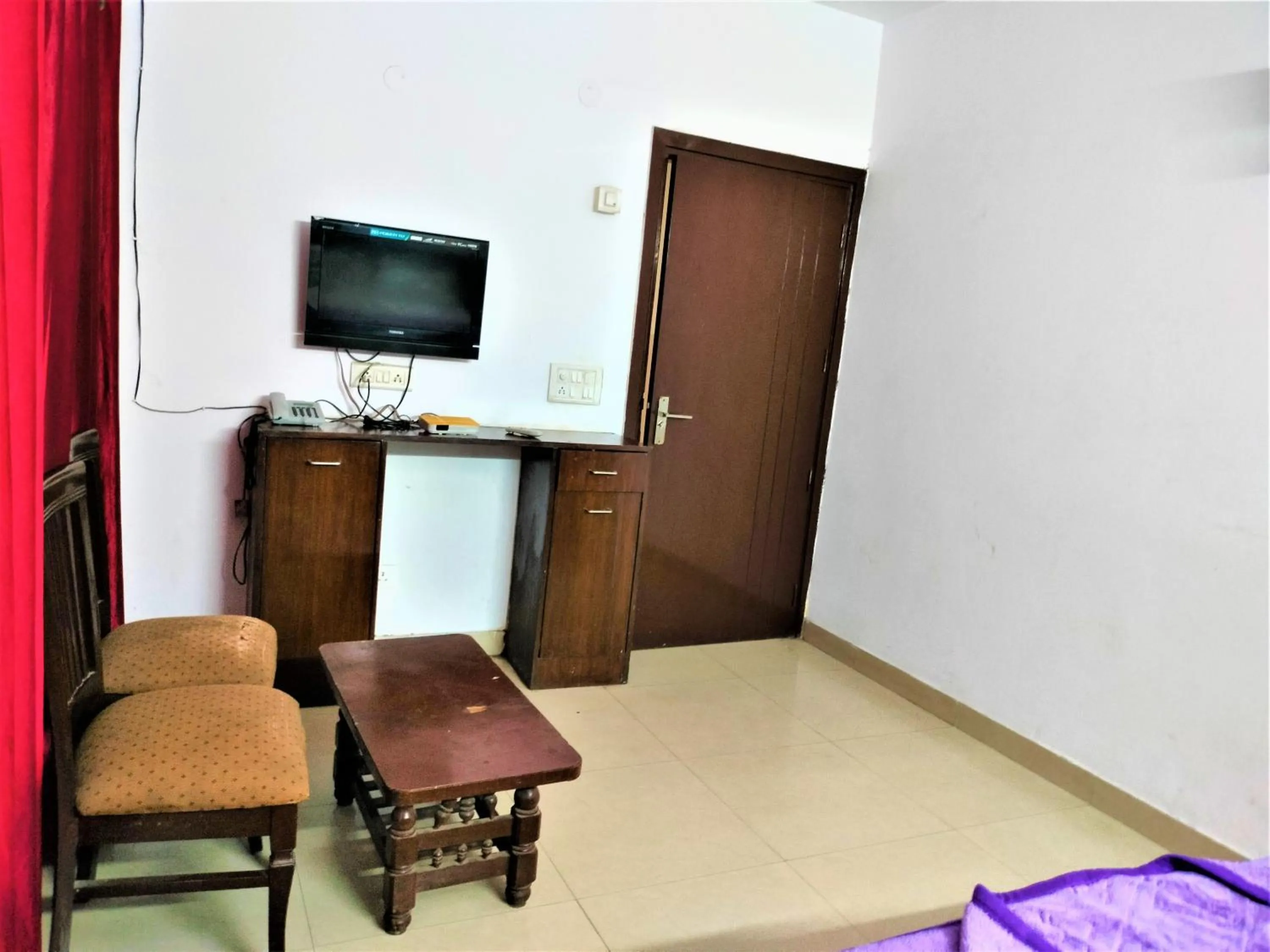 Seating area in Hotel White Palace,Nizamuddin Railway Station