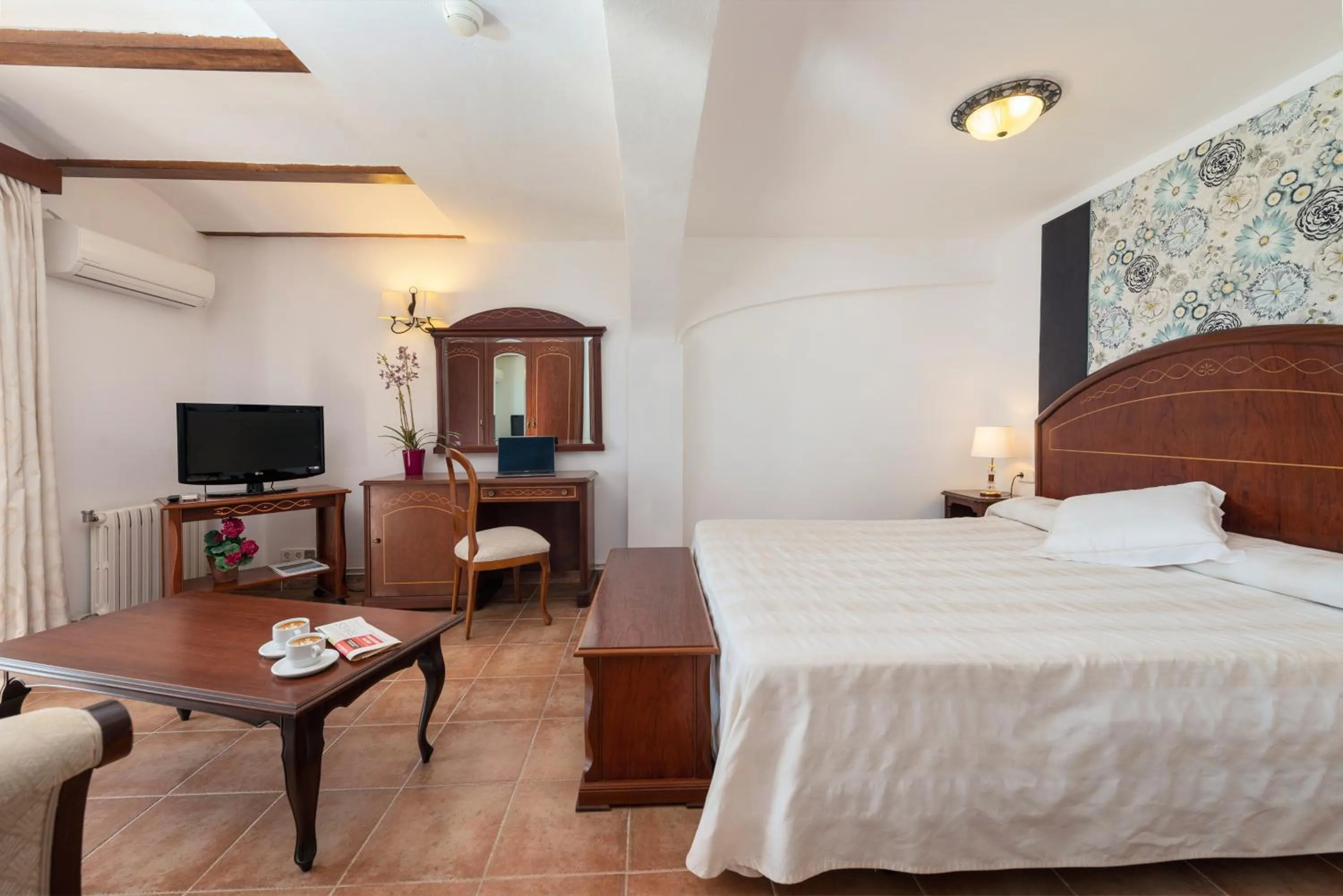 Photo of the whole room, Bed in Monnaber Nou Finca Hotel & Spa