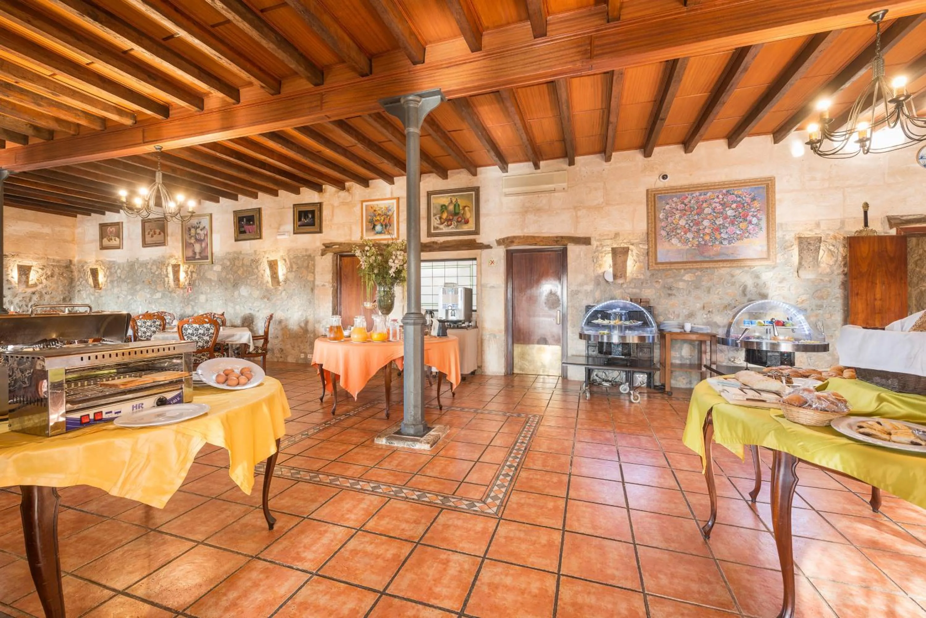 Restaurant/places to eat in Monnaber Nou Finca Hotel & Spa