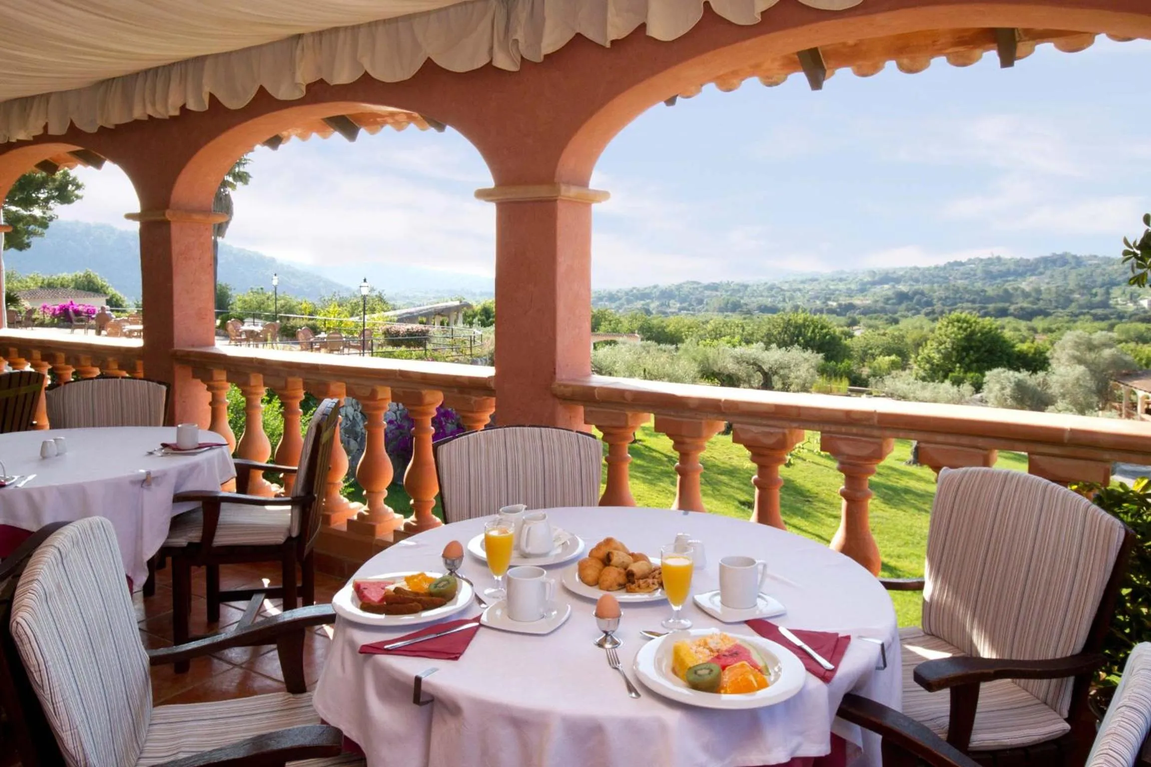 Food and drinks in Monnaber Nou Finca Hotel & Spa