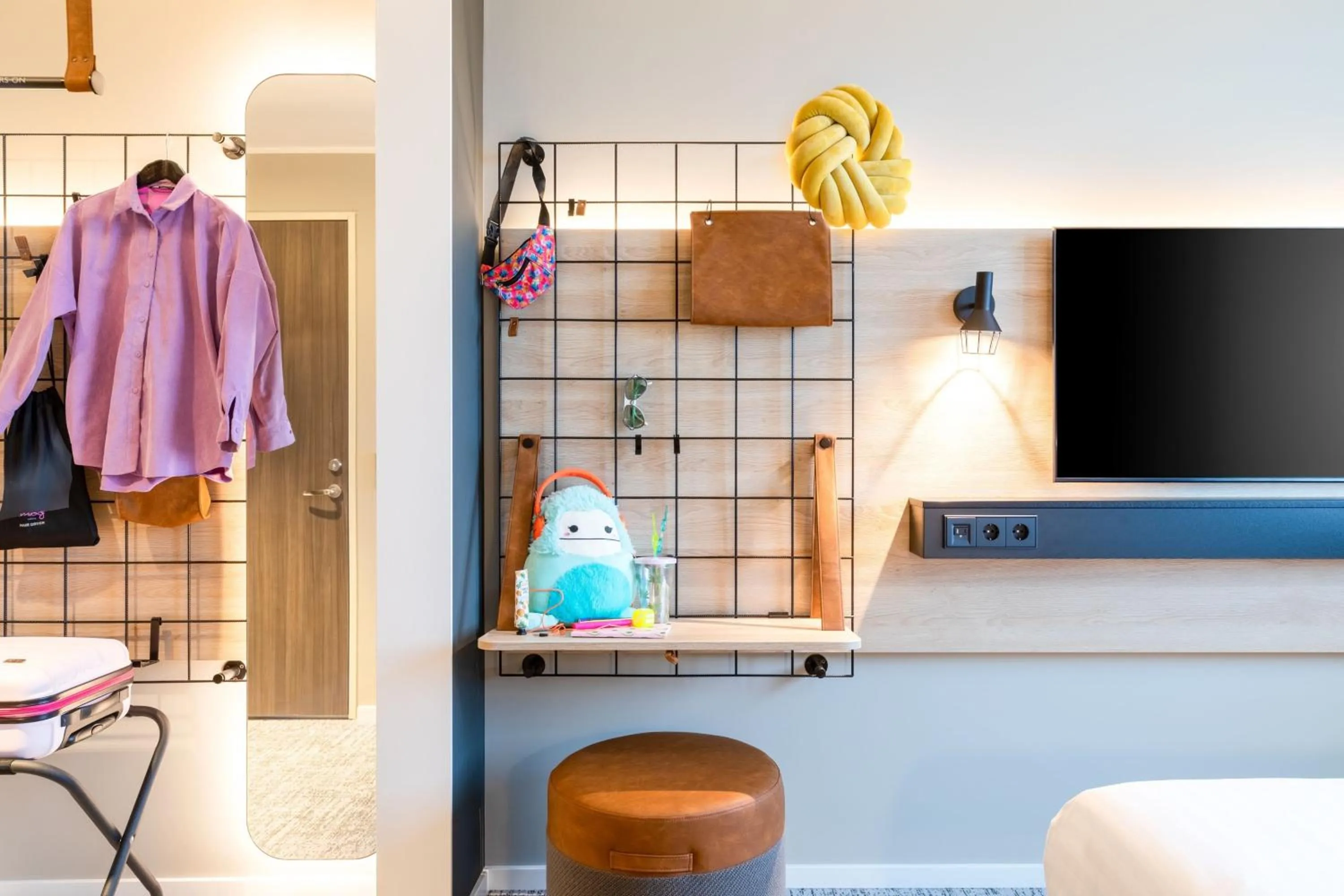 Photo of the whole room in Moxy Berlin Airport