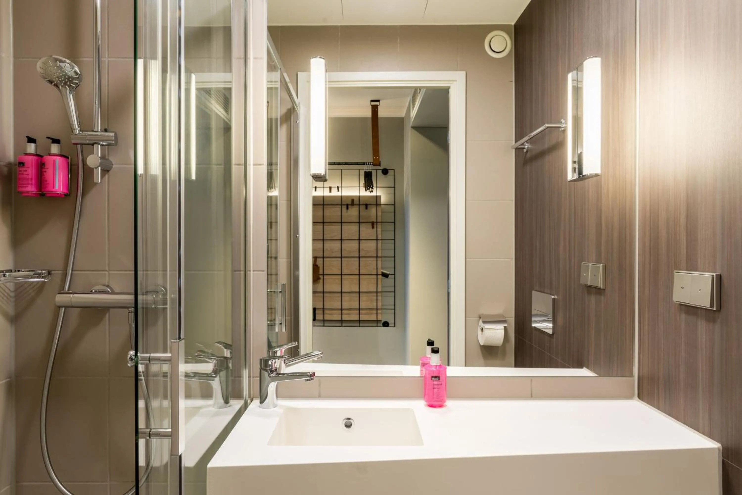 Bathroom in Moxy Berlin Airport