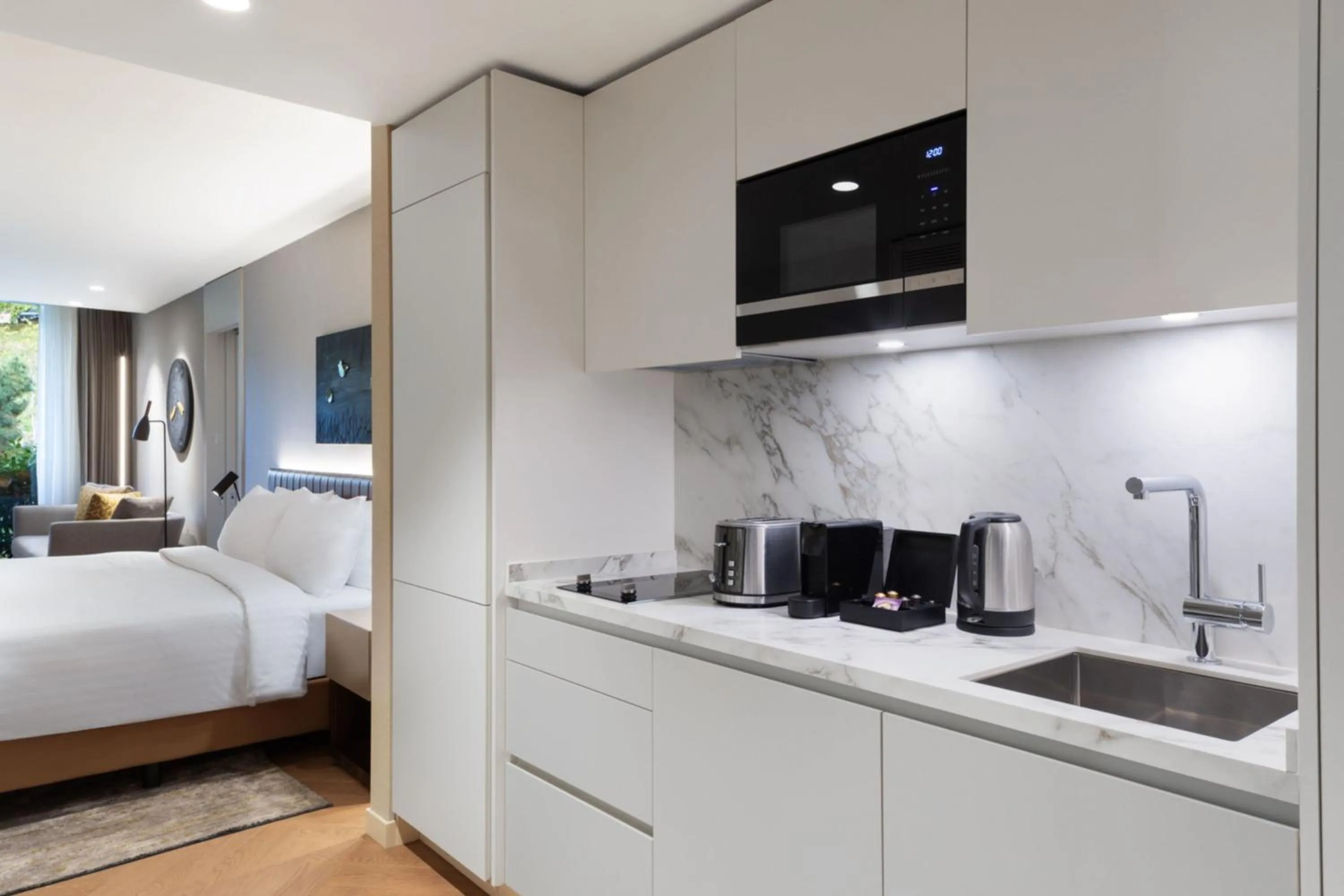 Kitchen or kitchenette, Bed in Marriott Executive Apartments Istanbul Fulya