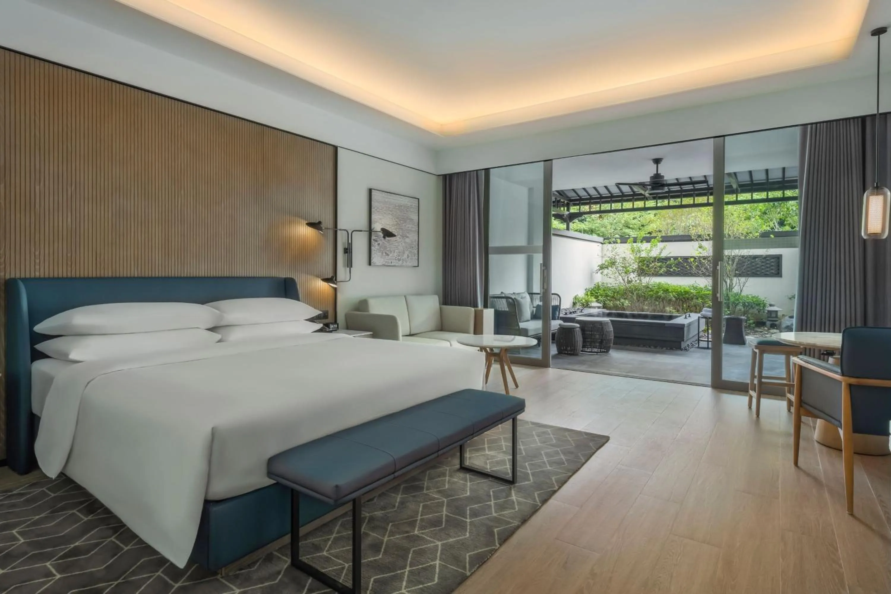 Photo of the whole room, Bed in Sheraton Maoming Hot Spring Resort