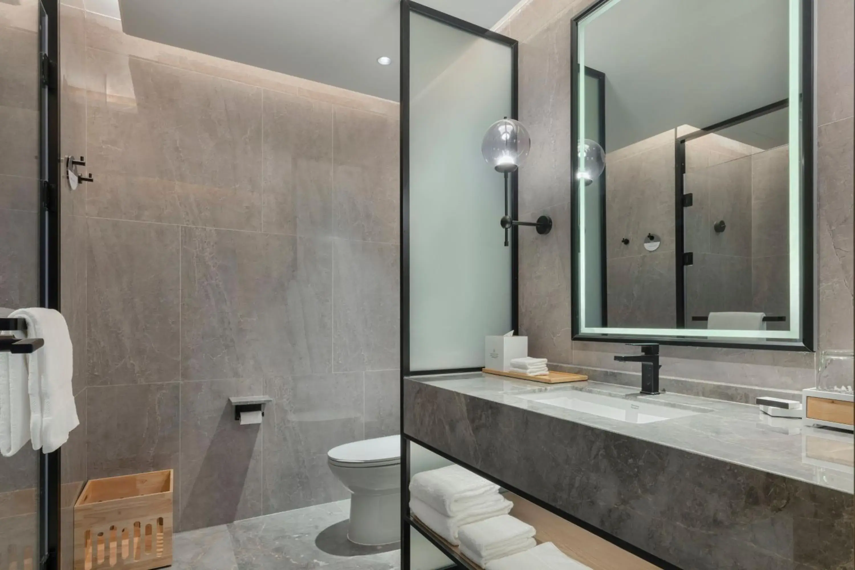 Terrace Hot Spring Deluxe Garden View King Room in Sheraton Maoming Hot Spring Resort Terrace Hot Spring Deluxe Garden View King Room in Sheraton Maoming Hot Spring Resort