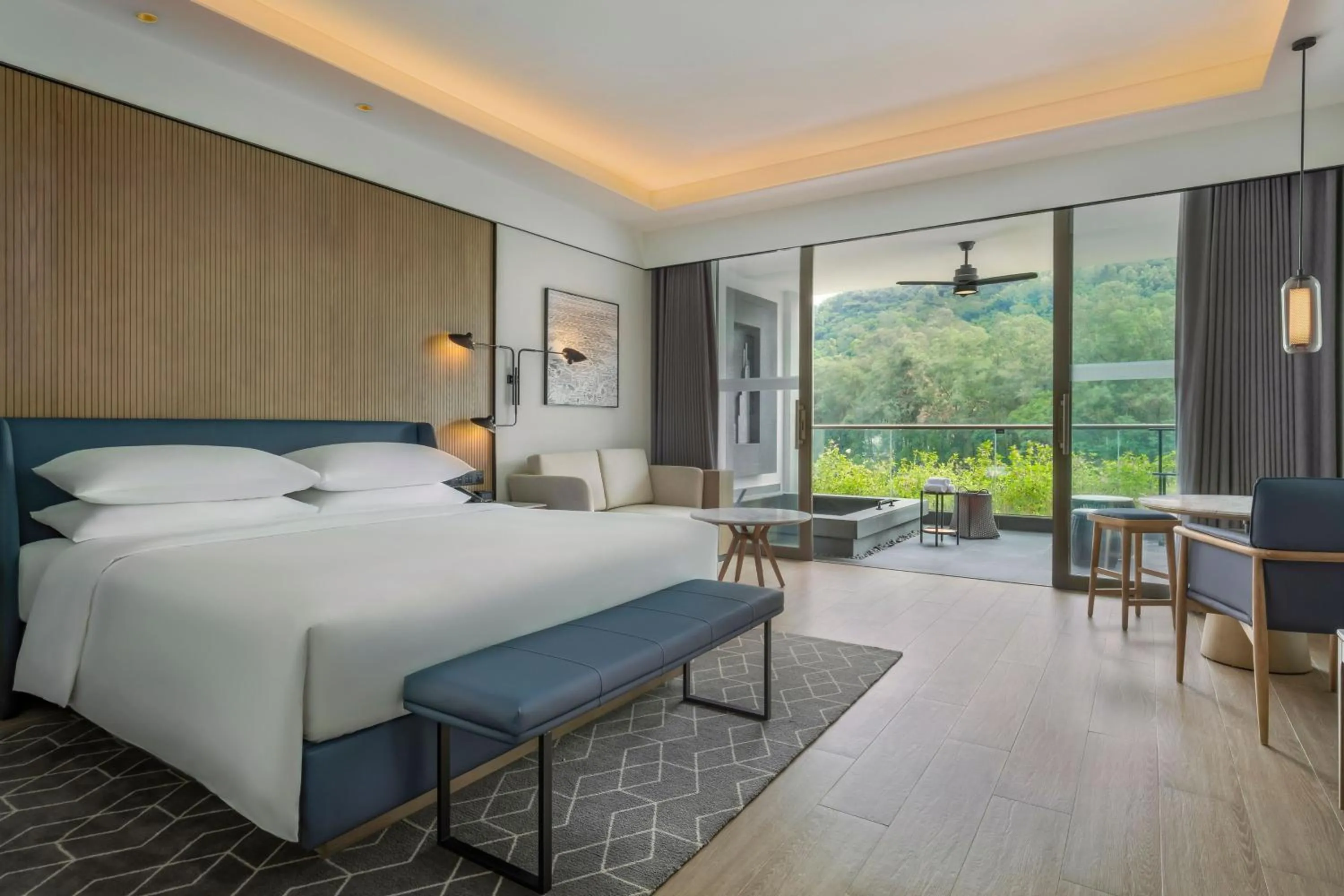 Photo of the whole room, Bed in Sheraton Maoming Hot Spring Resort