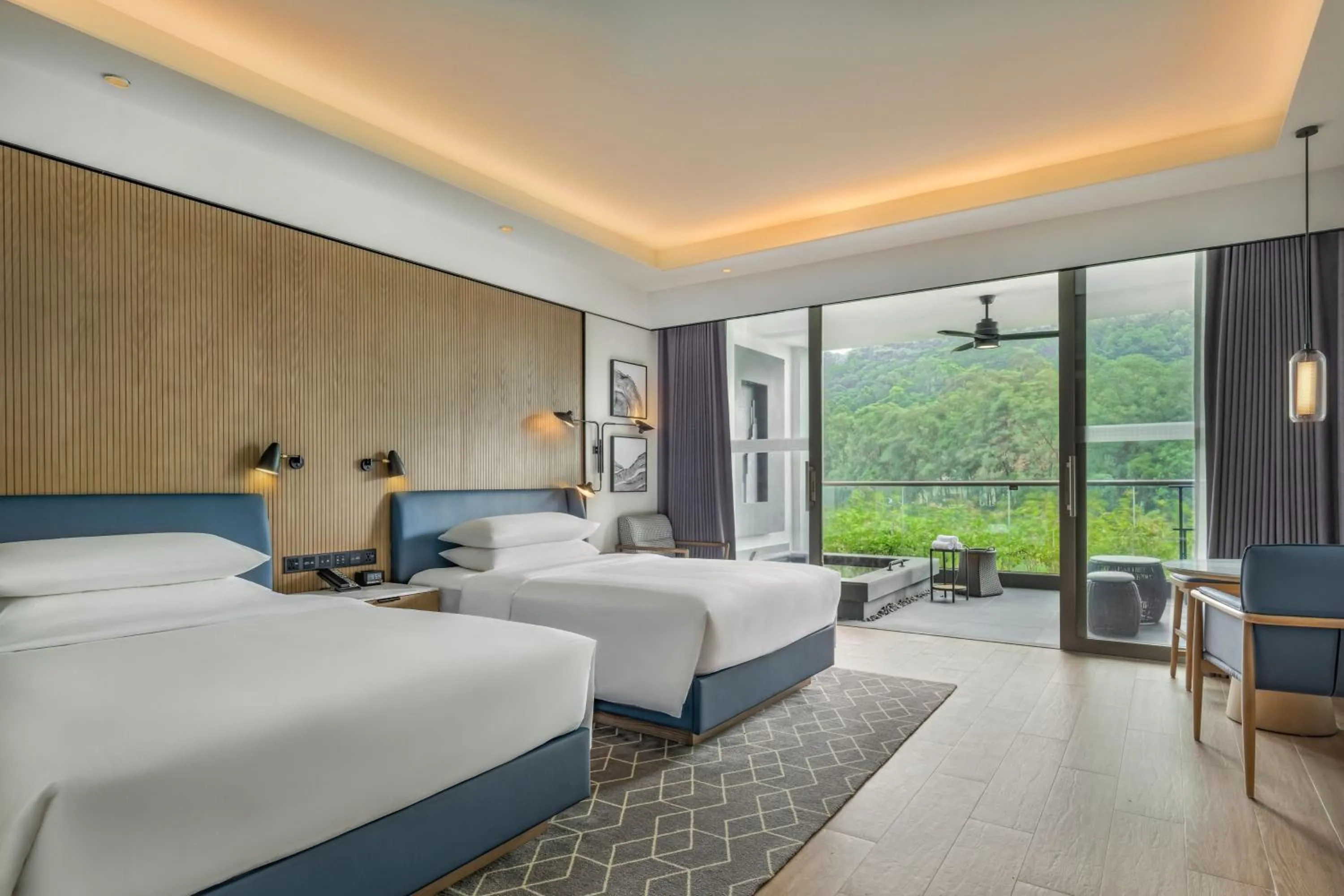 Photo of the whole room, Bed in Sheraton Maoming Hot Spring Resort