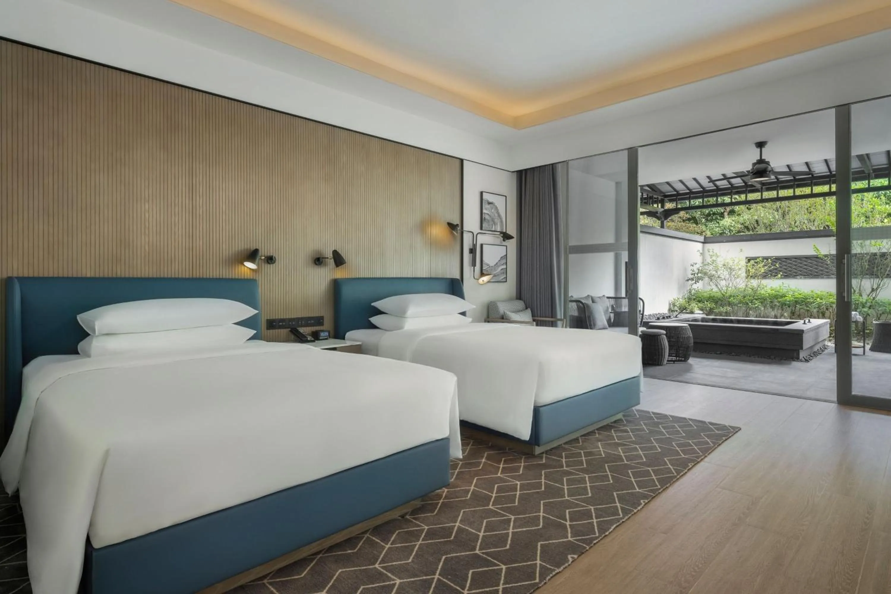 Photo of the whole room, Bed in Sheraton Maoming Hot Spring Resort