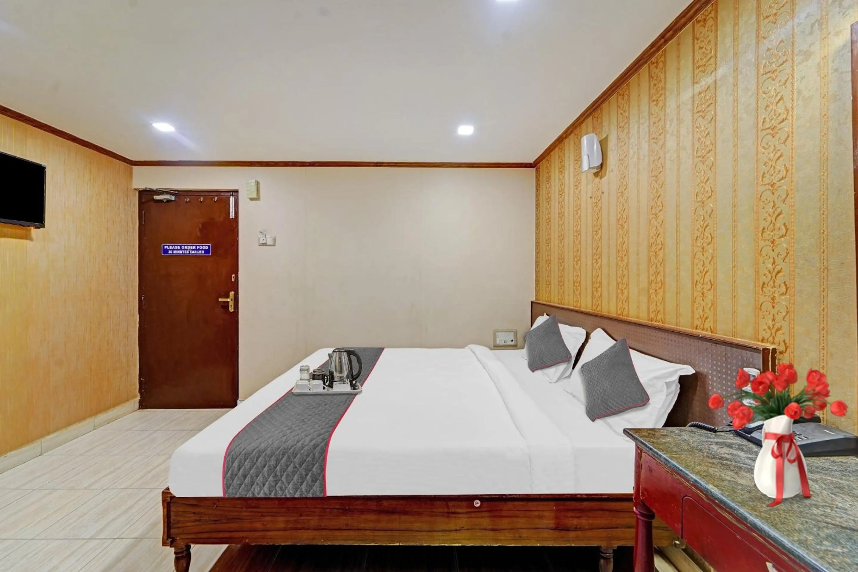 Bedroom in Collection O Pride Hospitality US Consulate