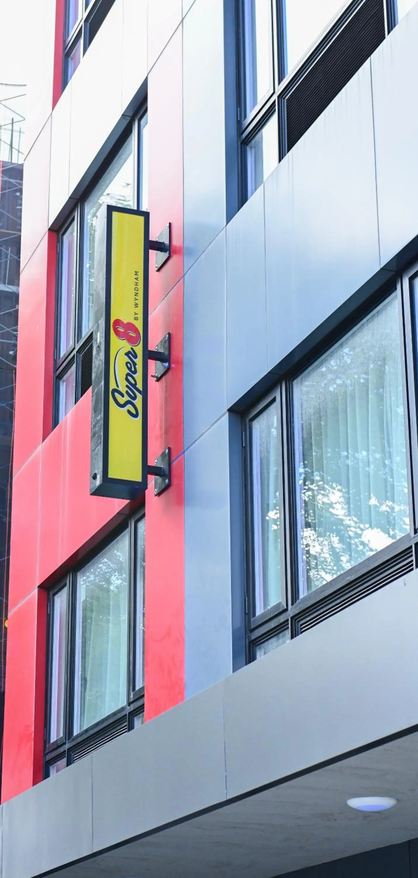 Super 8 by Wyndham Bronx Near Botanical Garden