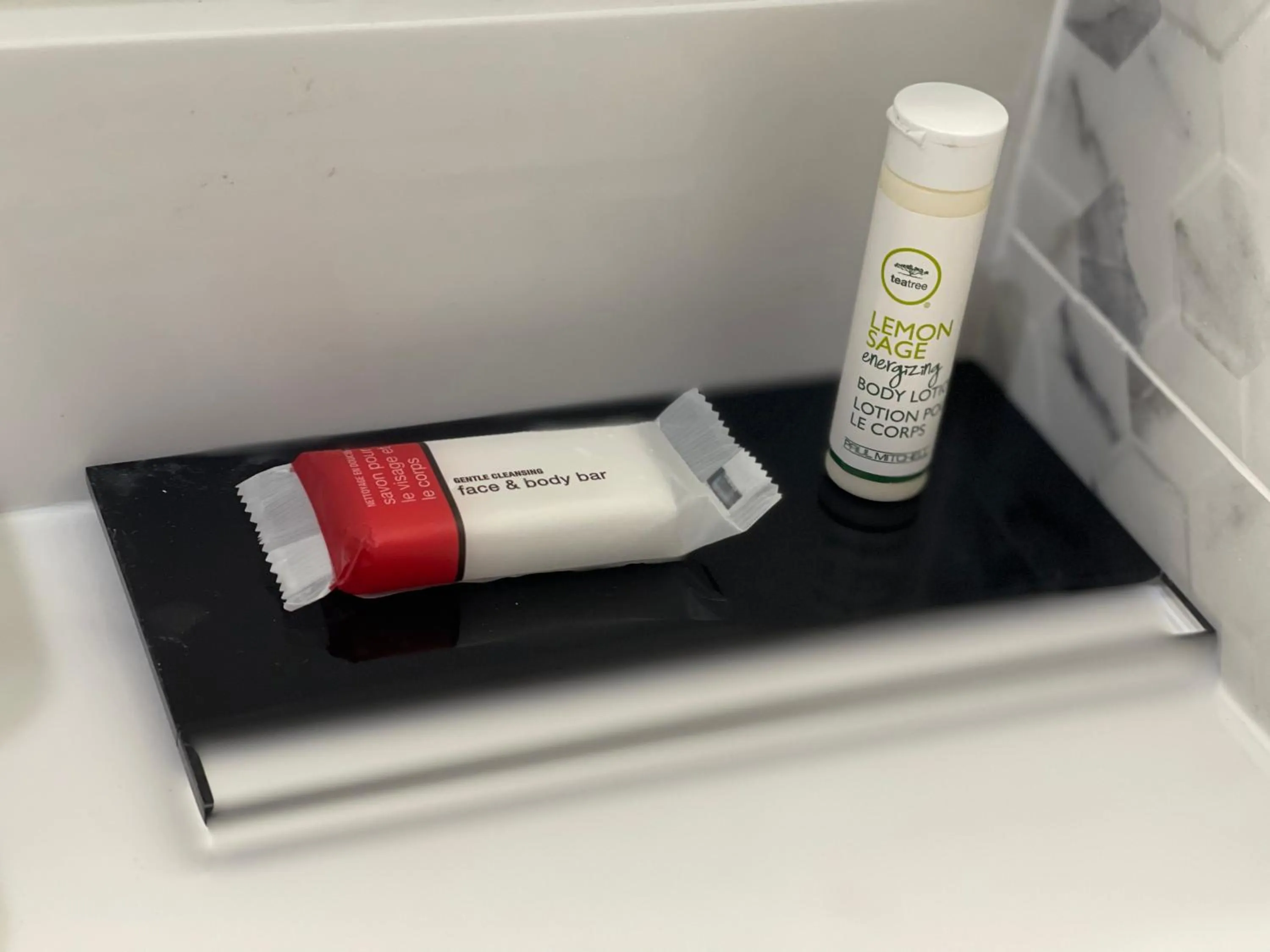 Super 8 by Wyndham Bronx Near Botanical Garden