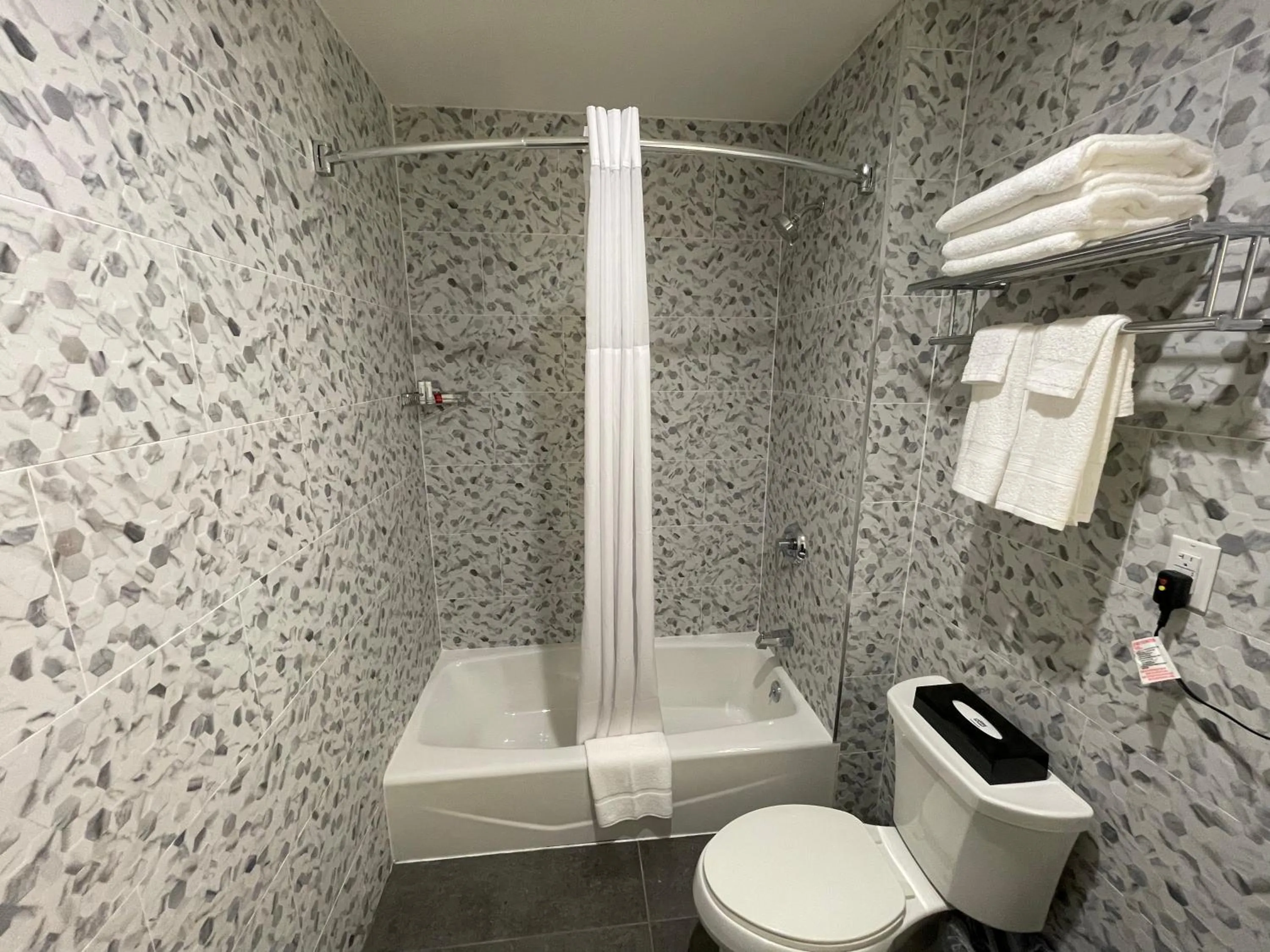 Super 8 by Wyndham Bronx Near Botanical Garden