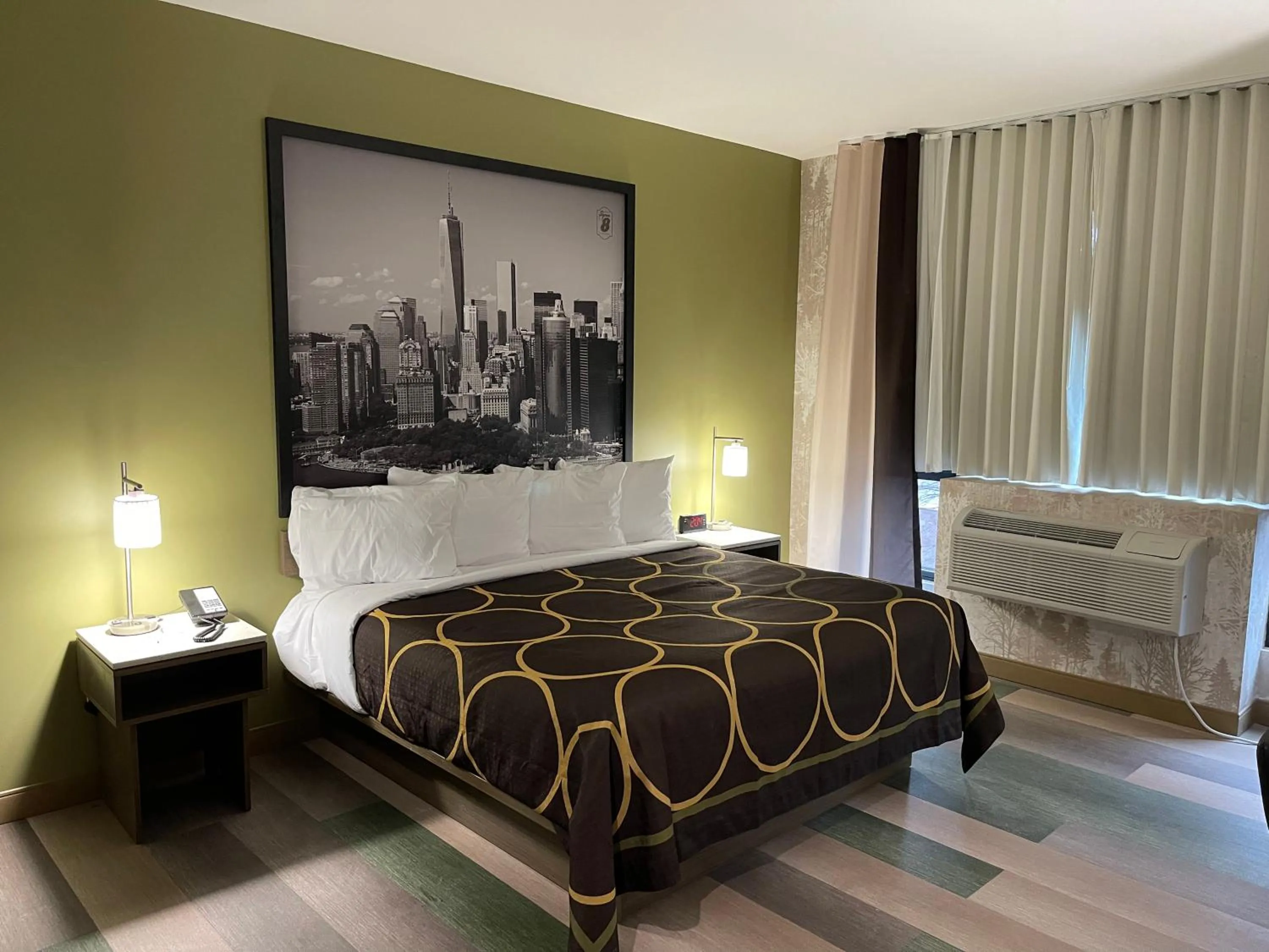 Bed in Super 8 by Wyndham Bronx Near Botanical Garden