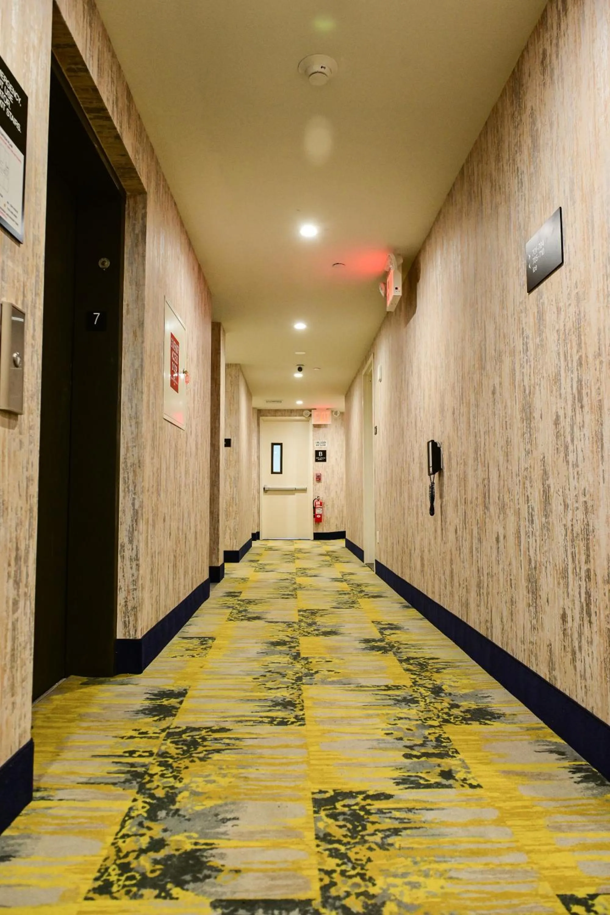 Super 8 by Wyndham Bronx Near Botanical Garden