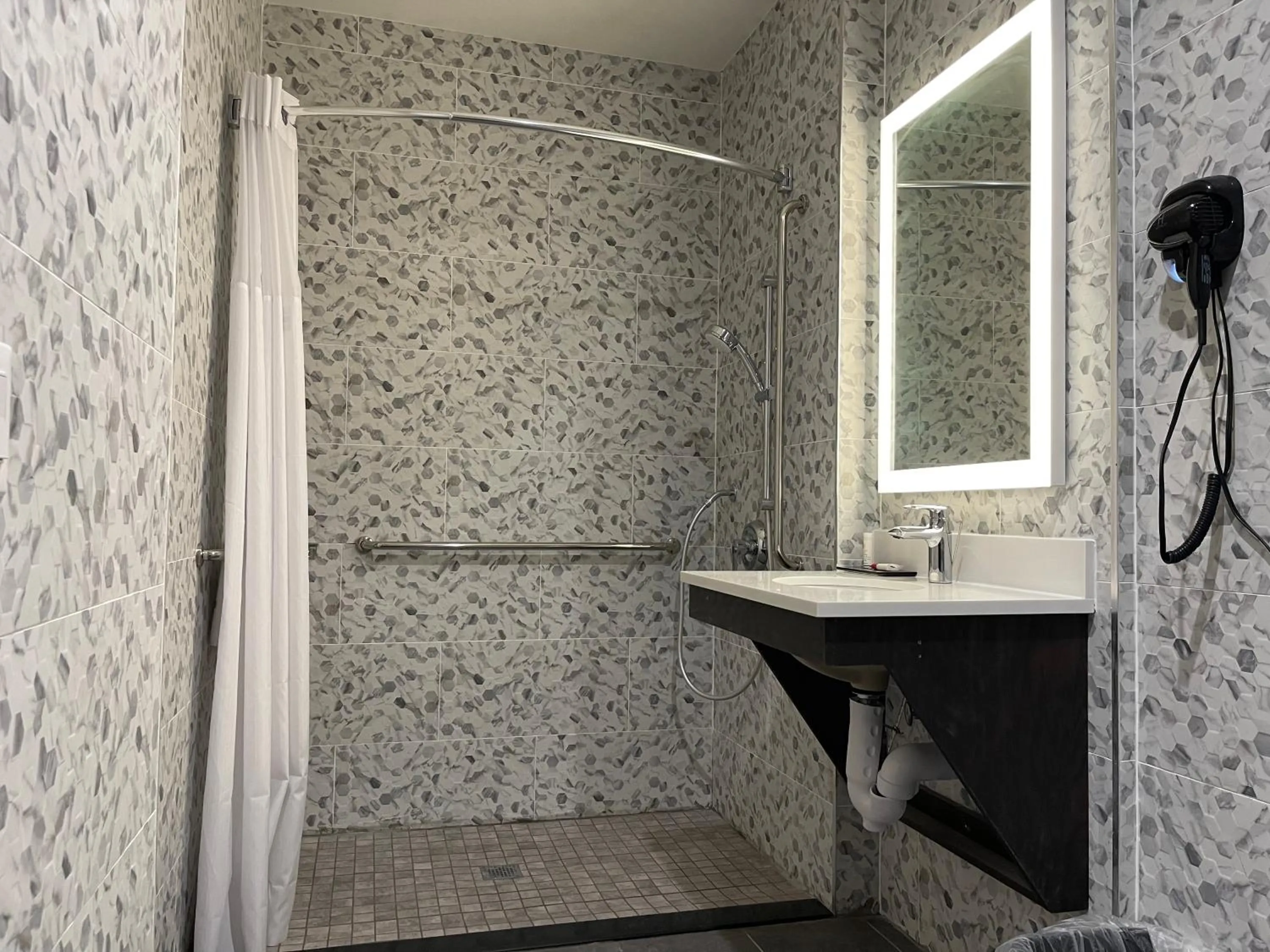 Super 8 by Wyndham Bronx Near Botanical Garden