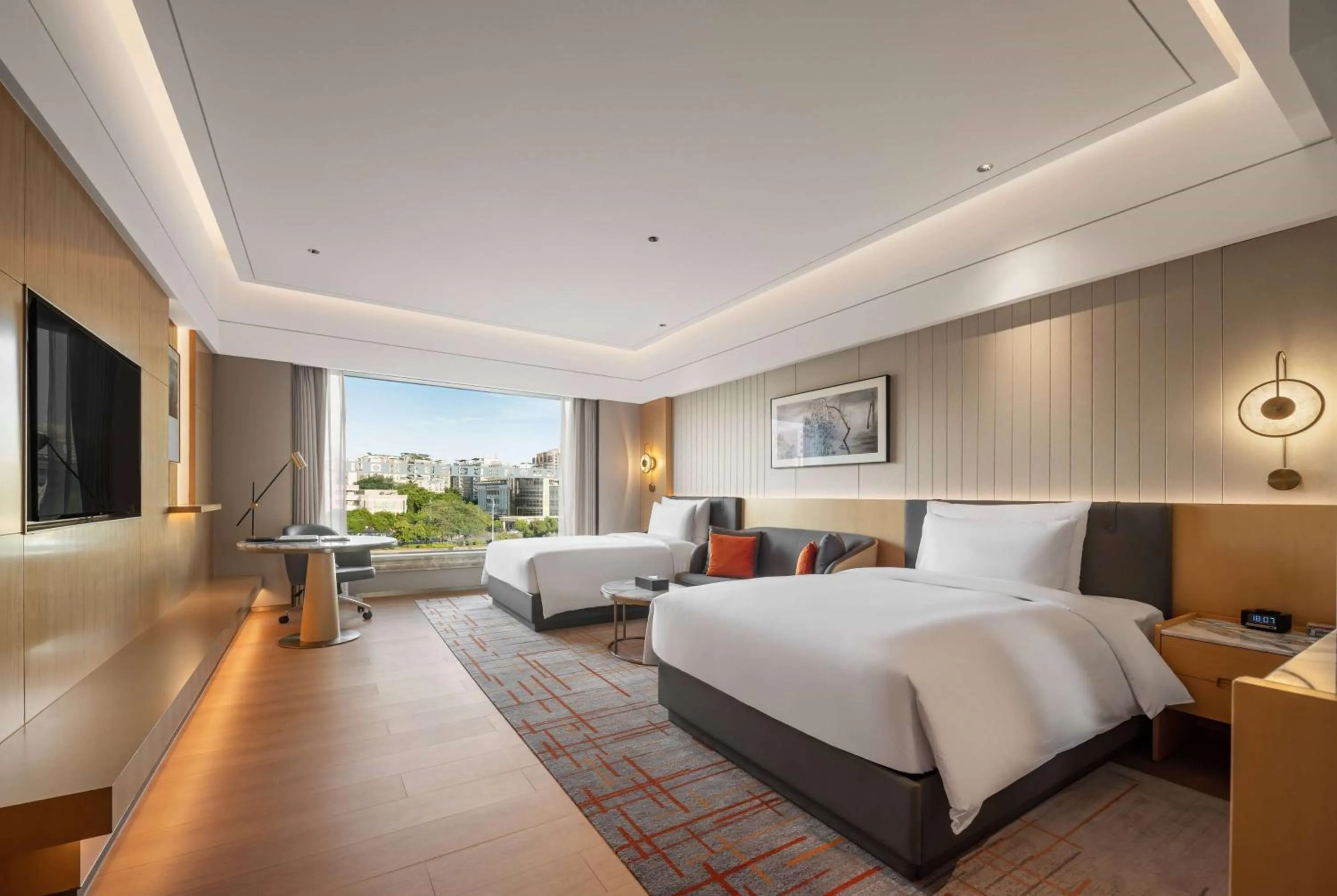 Photo of the whole room, Bed in Wyndham Grand Zhaoqing Downtown