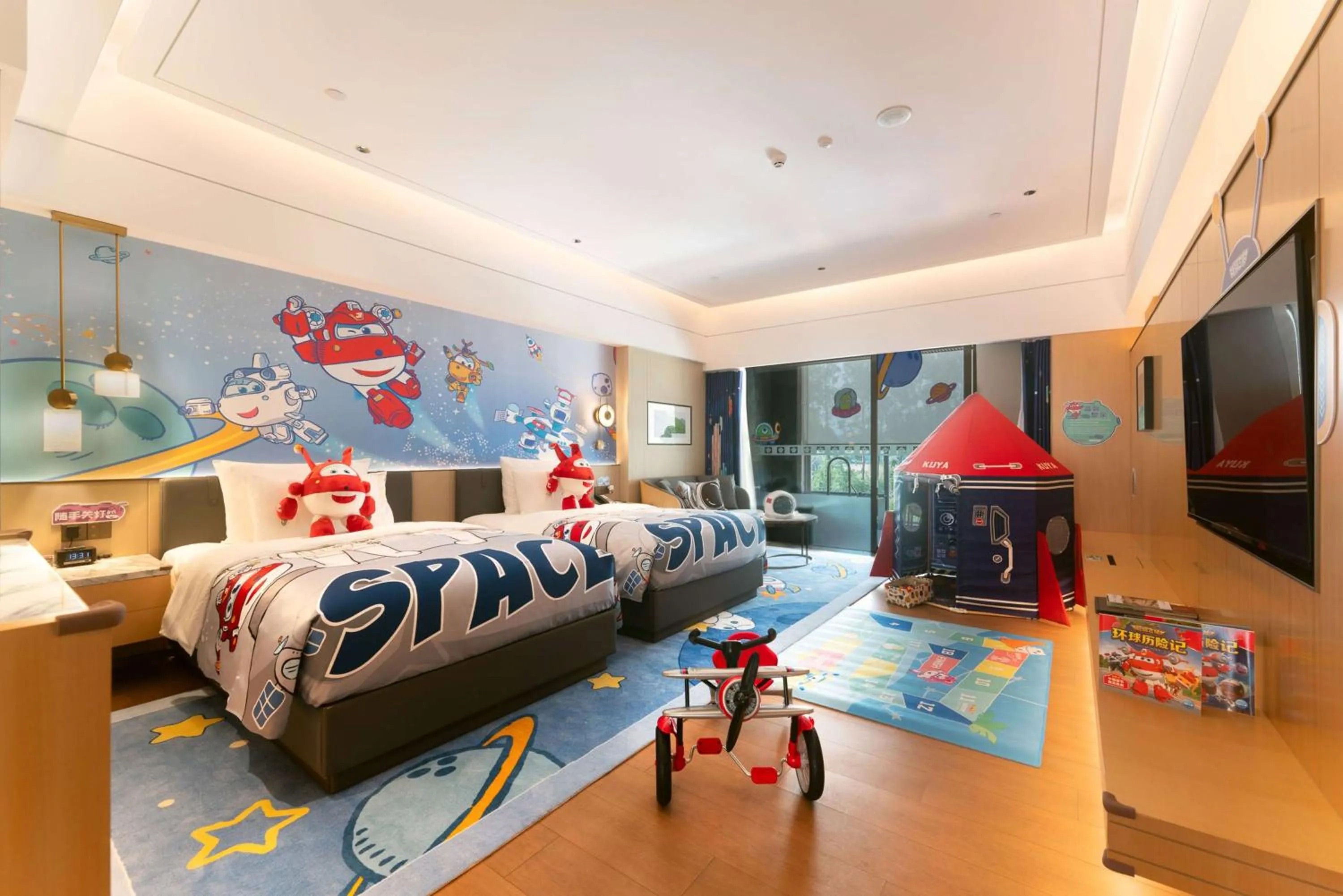 Photo of the whole room, Bed in Wyndham Grand Zhaoqing Downtown