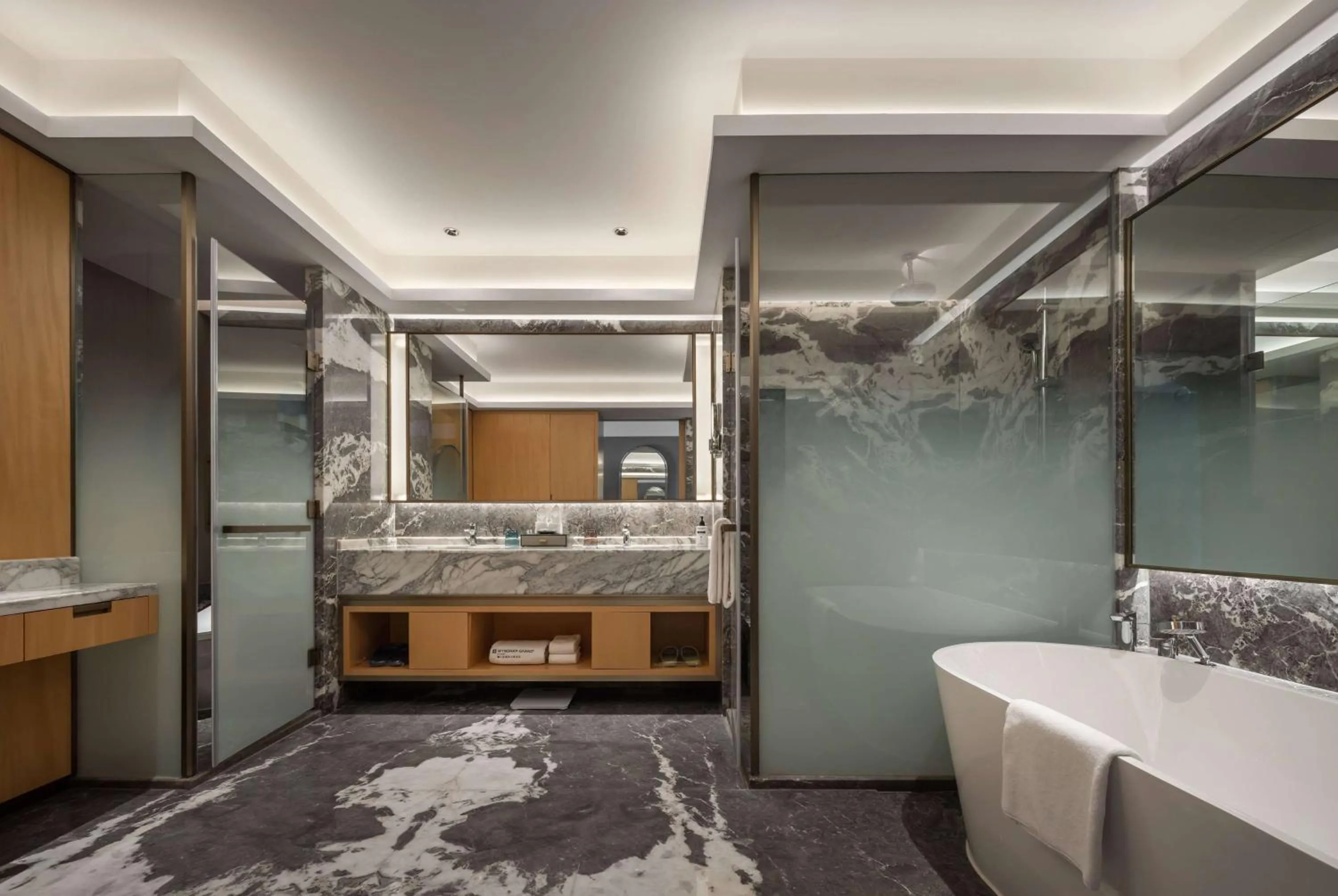 Photo of the whole room, Bed in Wyndham Grand Zhaoqing Downtown