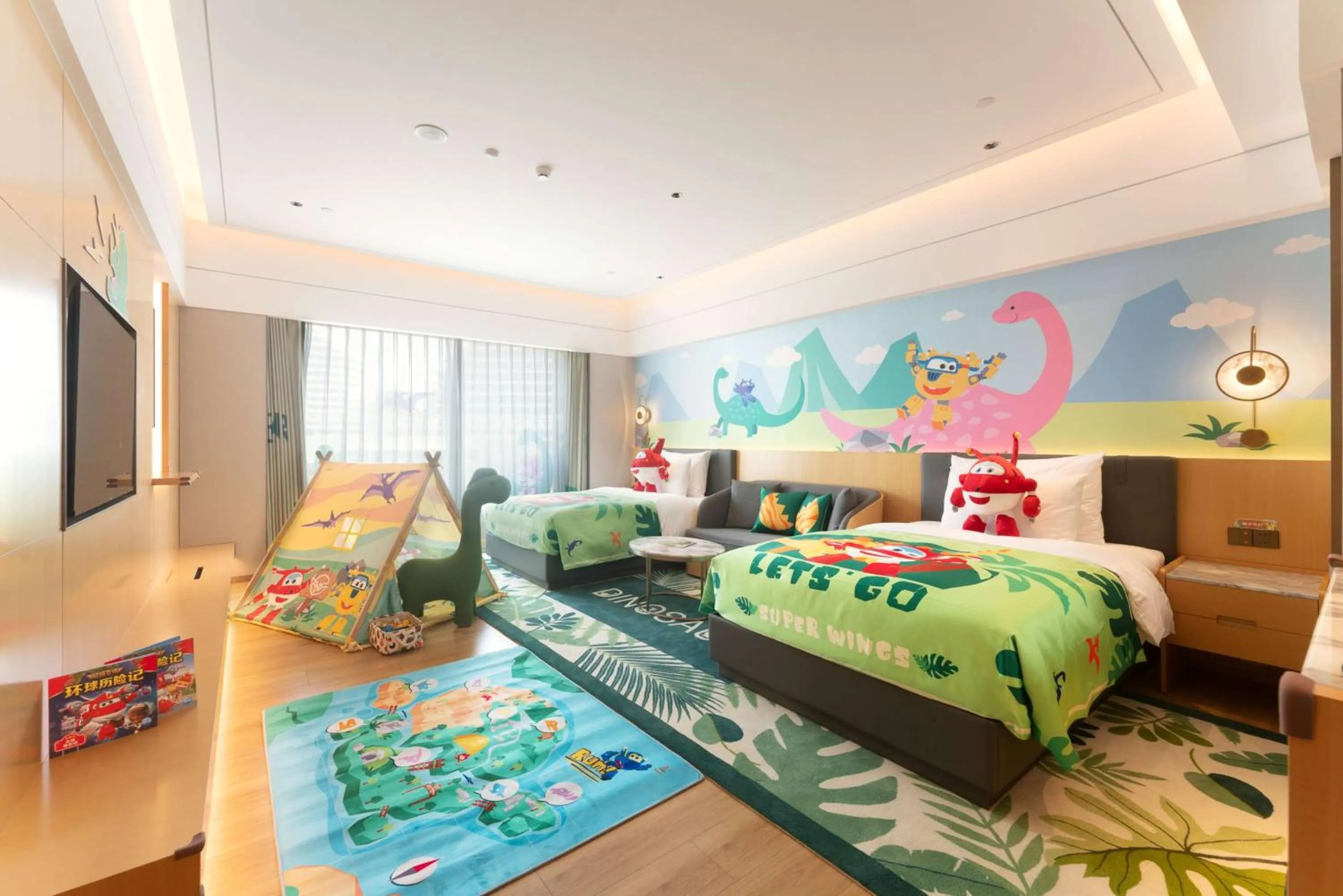 Photo of the whole room, Bed in Wyndham Grand Zhaoqing Downtown