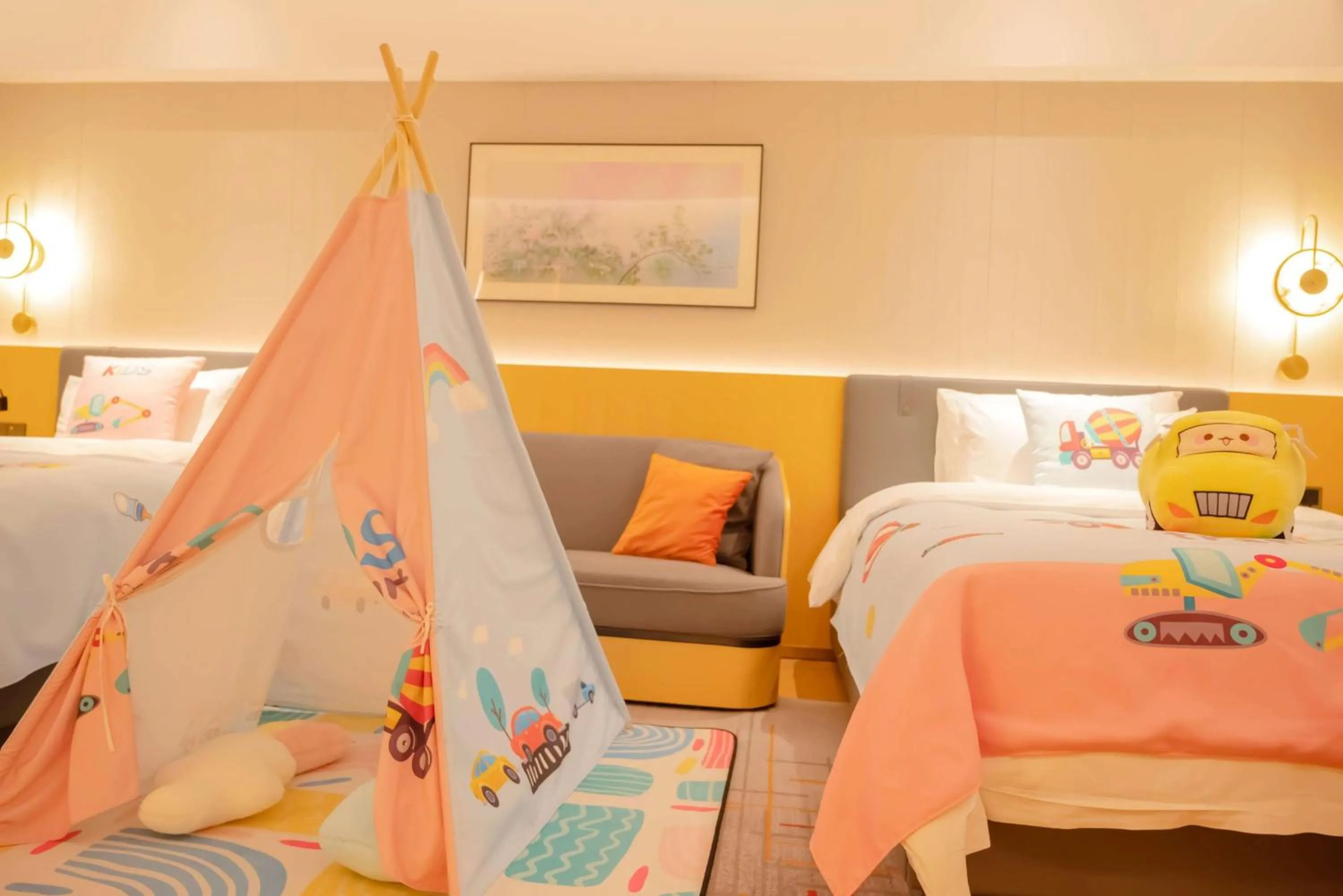 Photo of the whole room, Bed in Wyndham Grand Zhaoqing Downtown