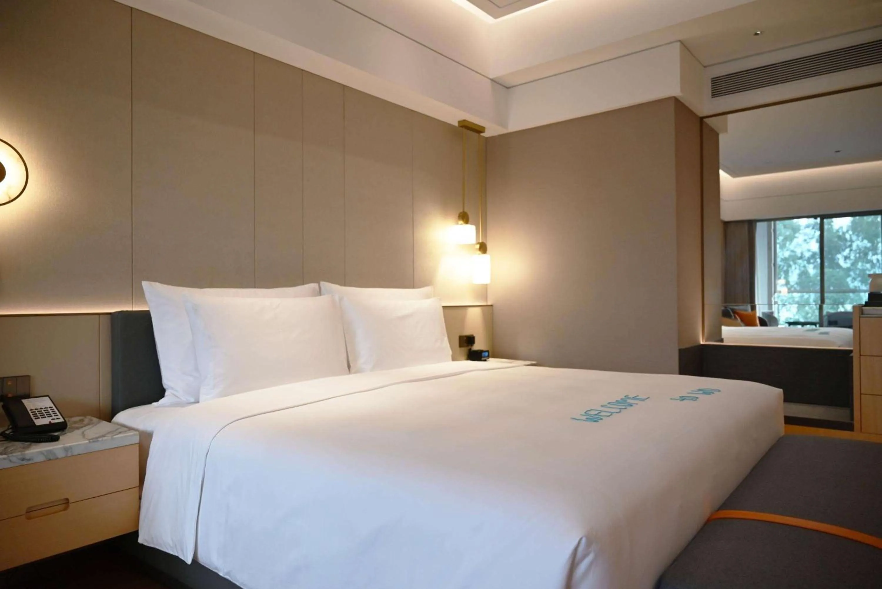 Photo of the whole room, Bed in Wyndham Grand Zhaoqing Downtown