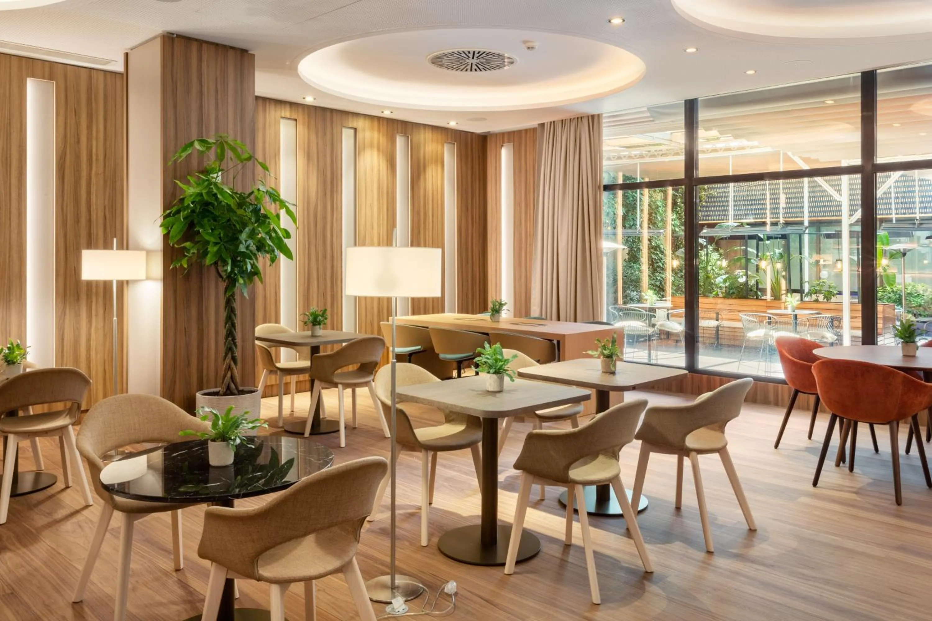 Restaurant/places to eat in Melia Barajas