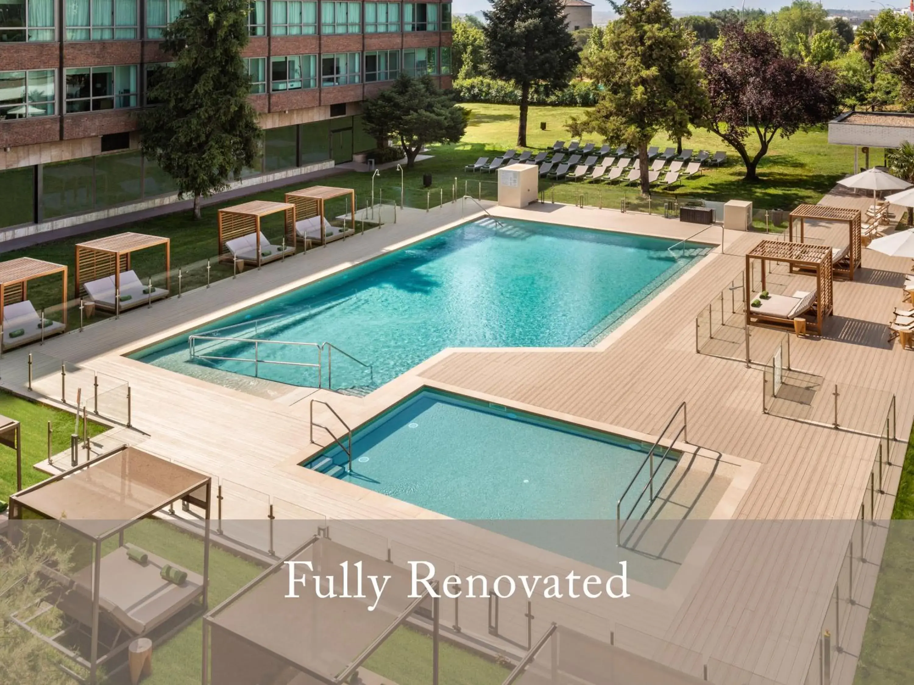 Swimming pool in Melia Barajas Swimming pool in Melia Barajas