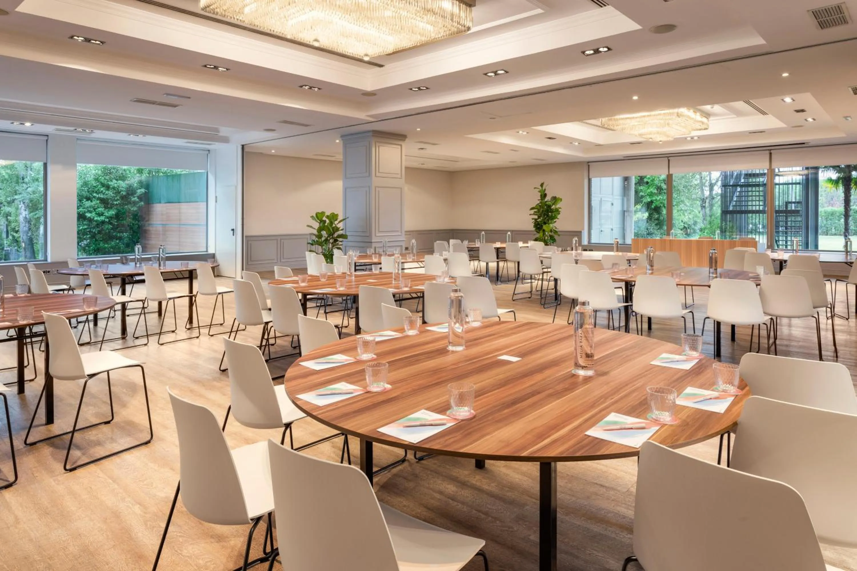 Business facilities in Melia Barajas