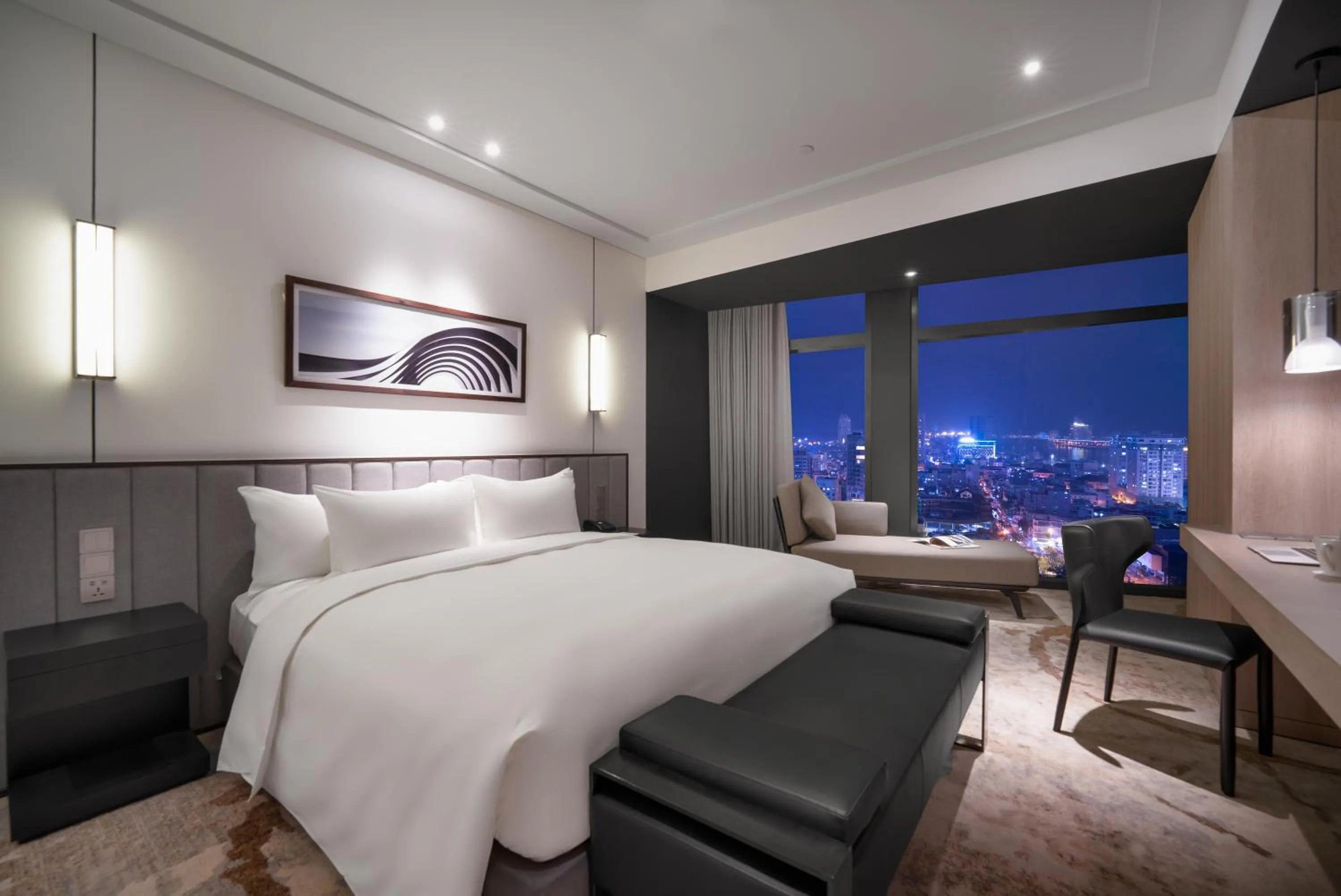 Bed in Crowne Plaza Danang City Centre by IHG