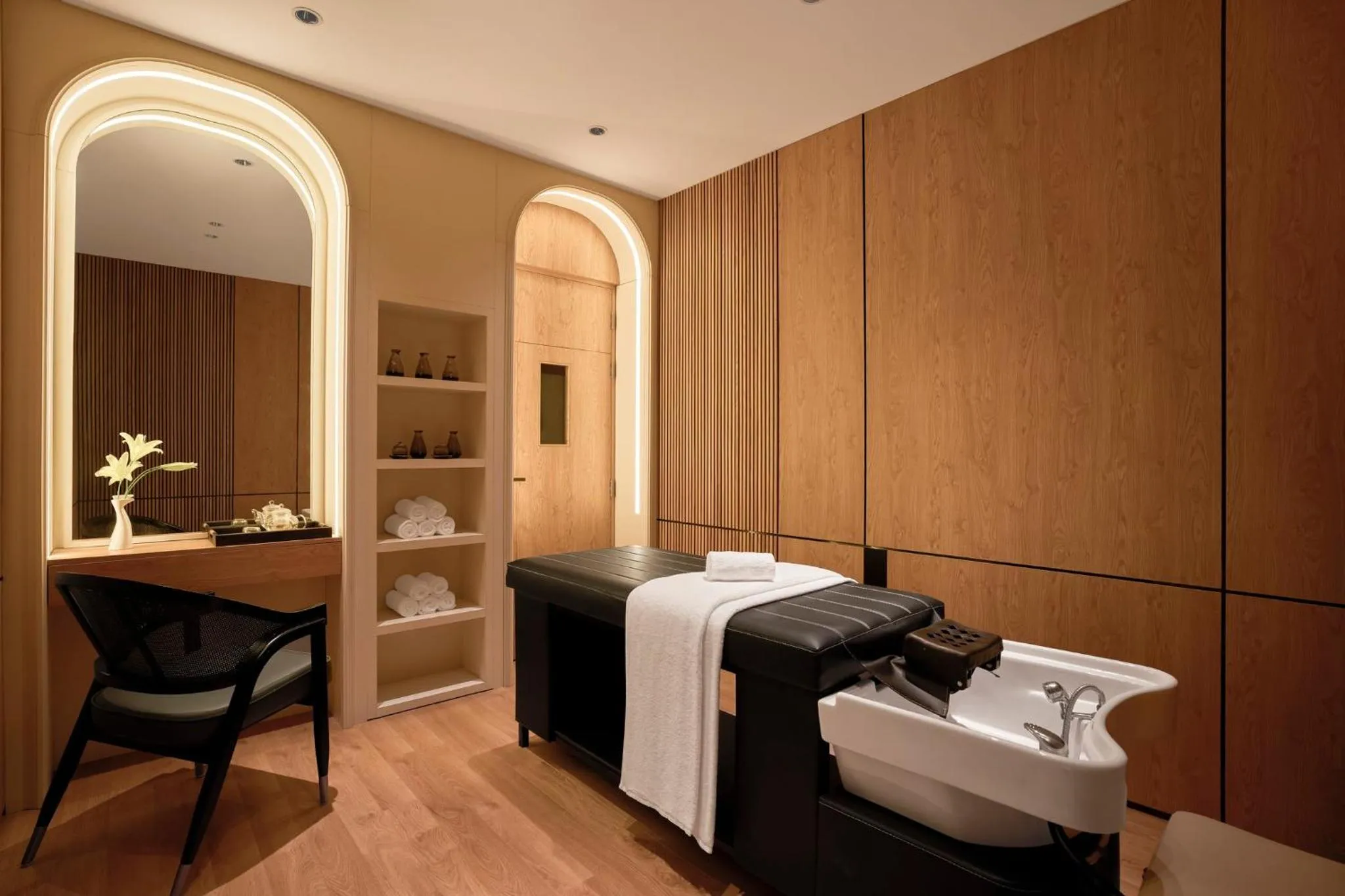 Spa and wellness centre/facilities, Bed in Crowne Plaza Danang City Centre by IHG