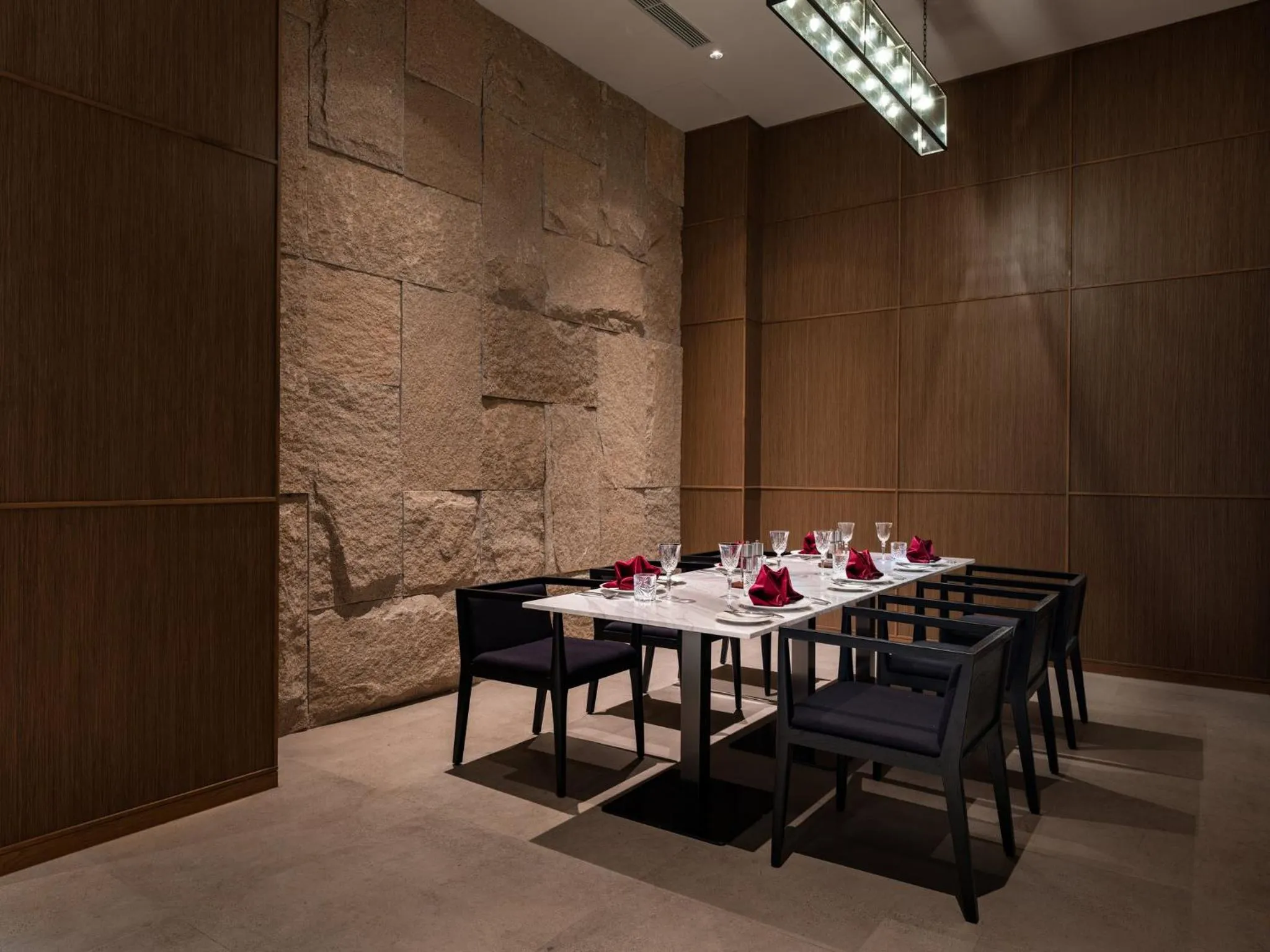 Restaurant/places to eat in Crowne Plaza Danang City Centre by IHG