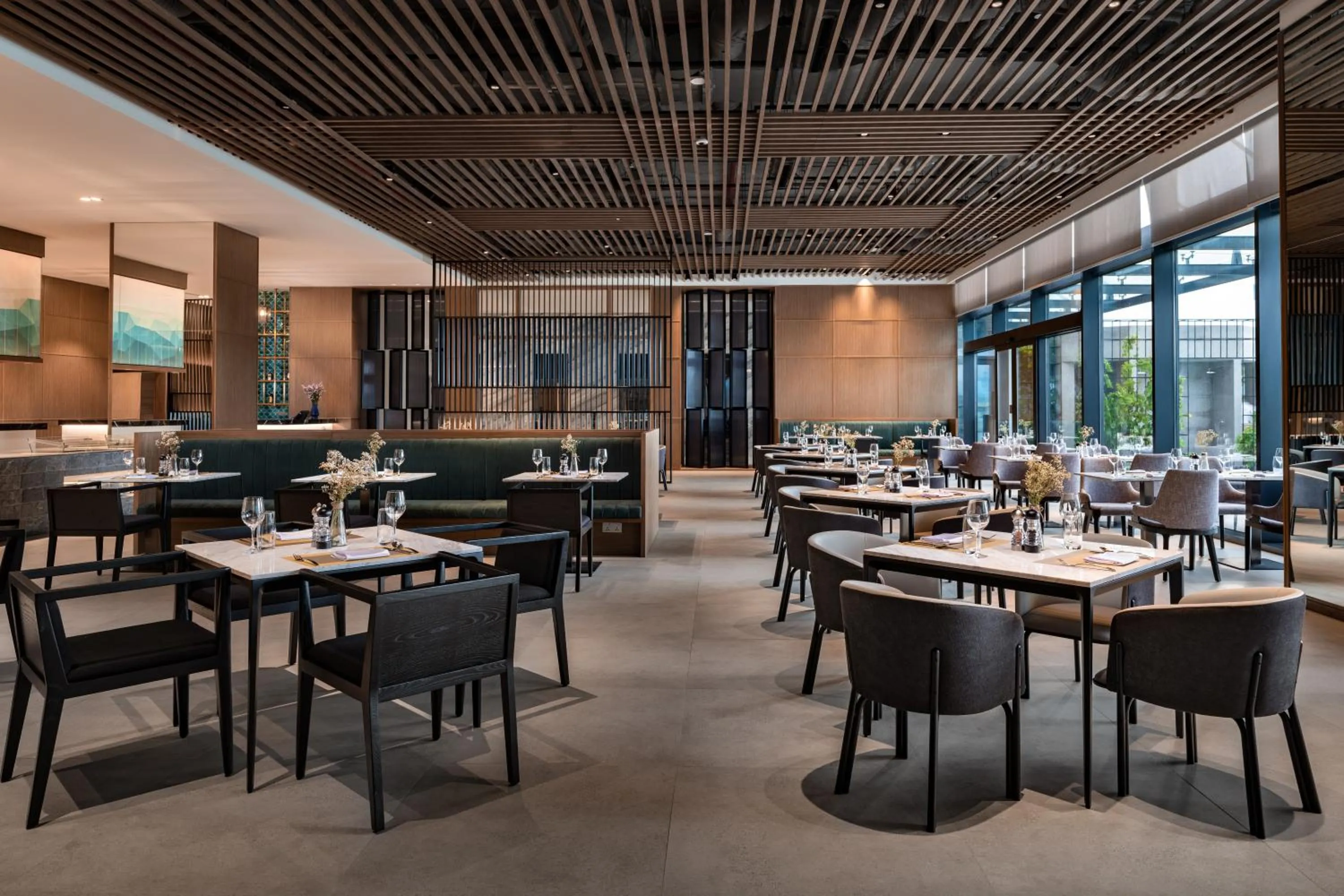 Restaurant/places to eat in Crowne Plaza Danang City Centre by IHG