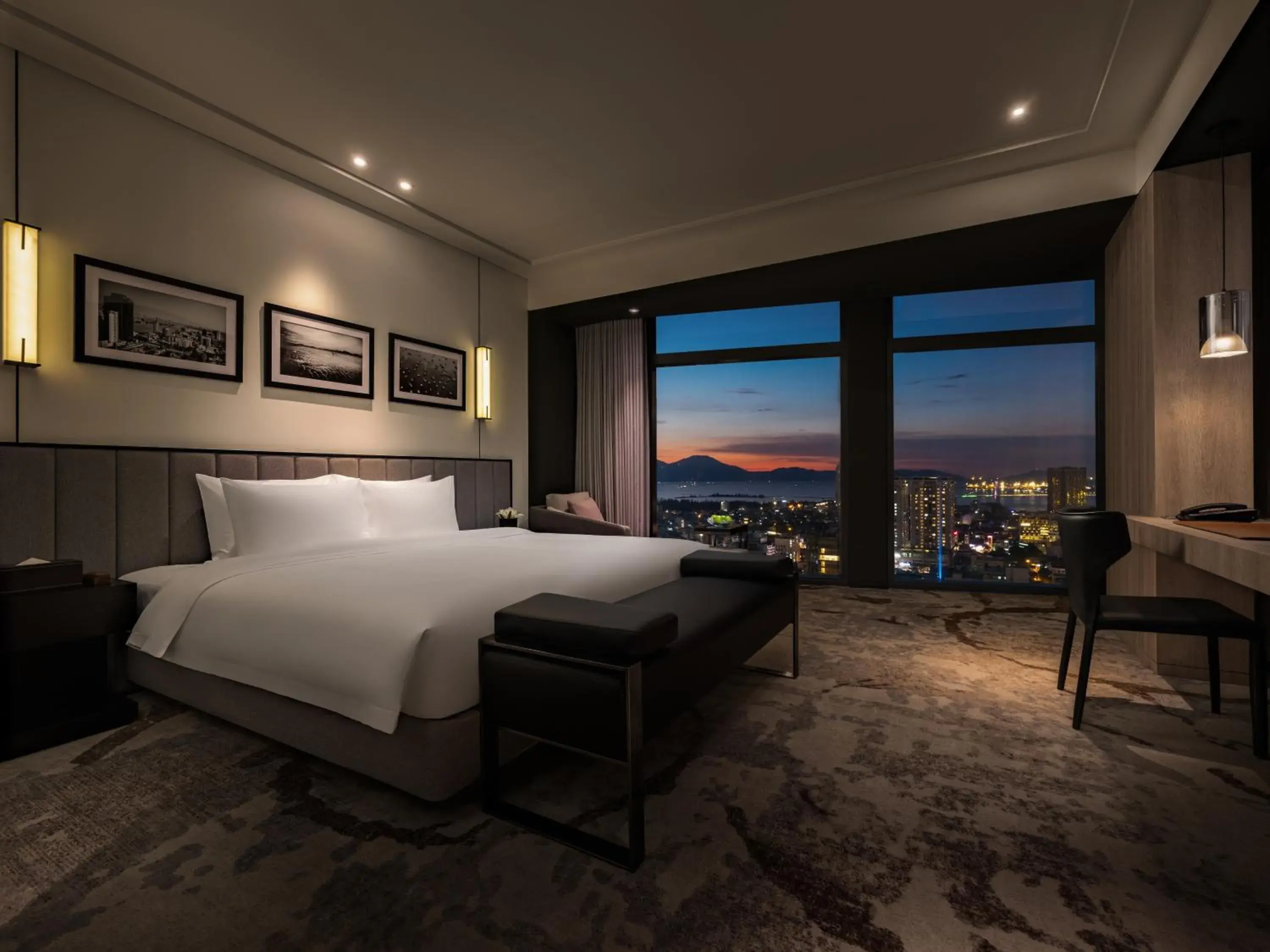 Photo of the whole room, Bed in Crowne Plaza Danang City Centre by IHG Photo of the whole room, Bed in Crowne Plaza Danang City Centre by IHG