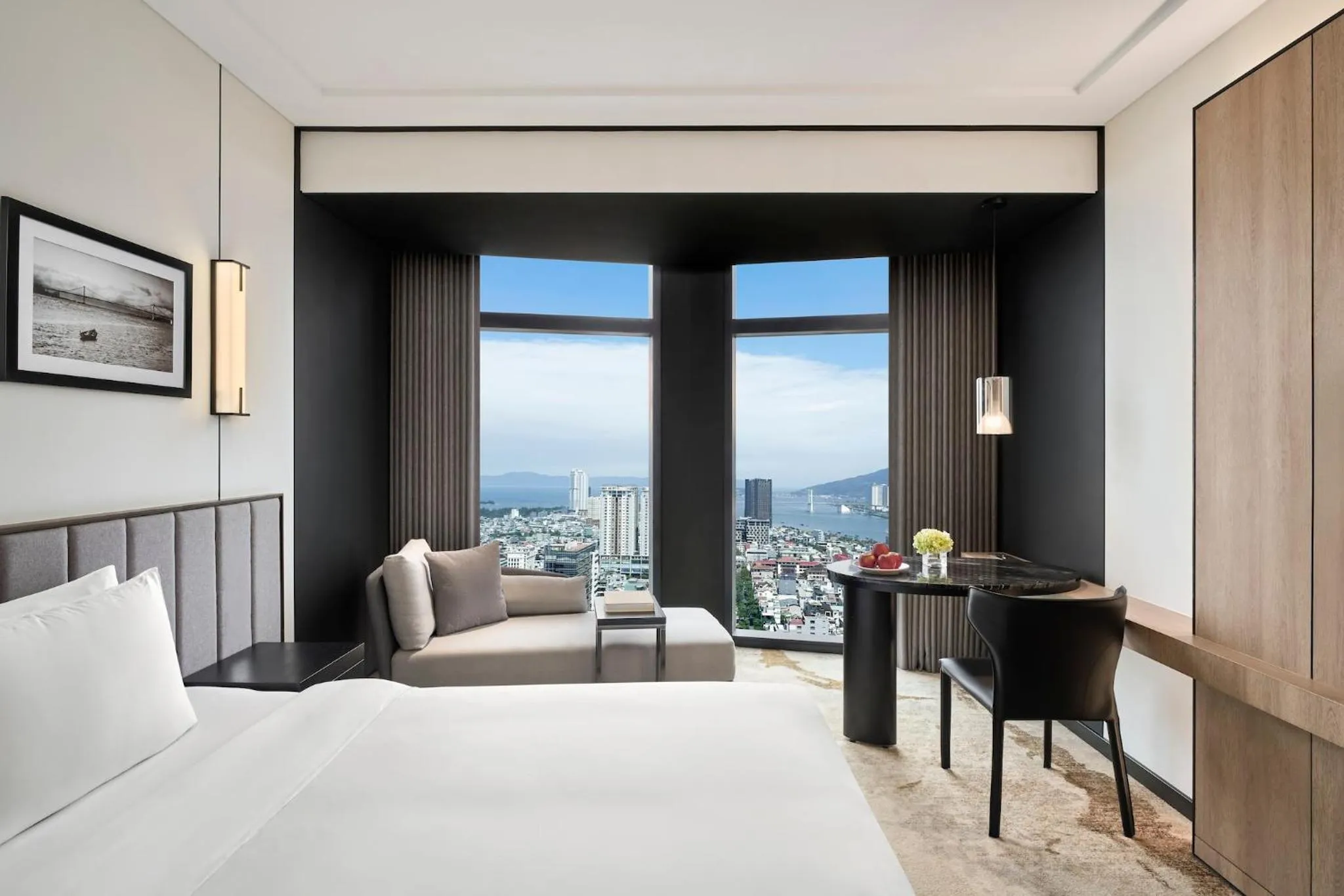 Bed in Crowne Plaza Danang City Centre by IHG