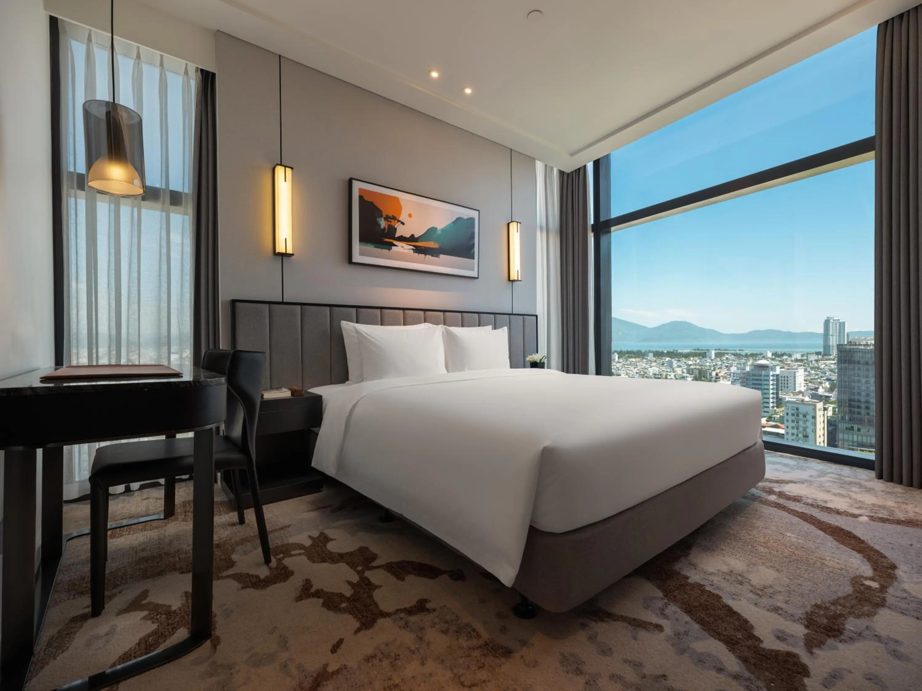 Bed in Crowne Plaza Danang City Centre by IHG