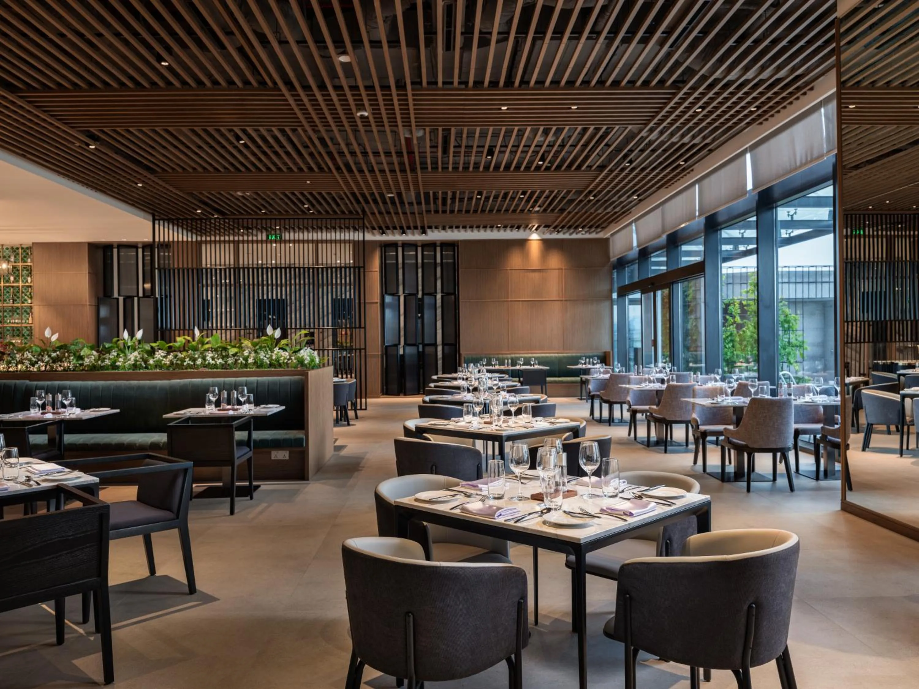 Restaurant/places to eat in Crowne Plaza Danang City Centre by IHG