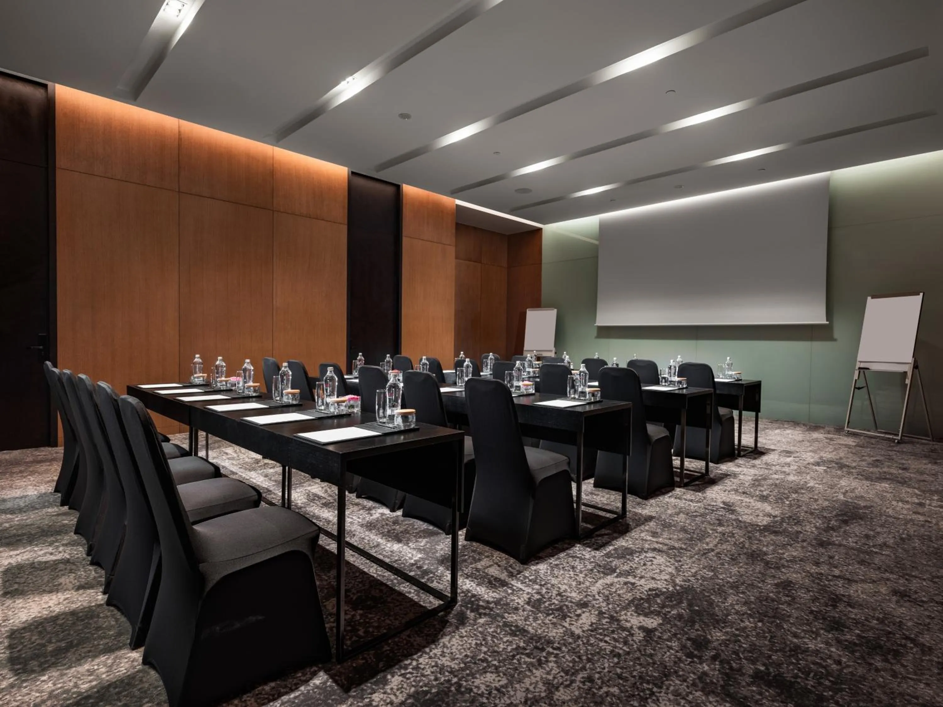 Business facilities in Crowne Plaza Danang City Centre by IHG