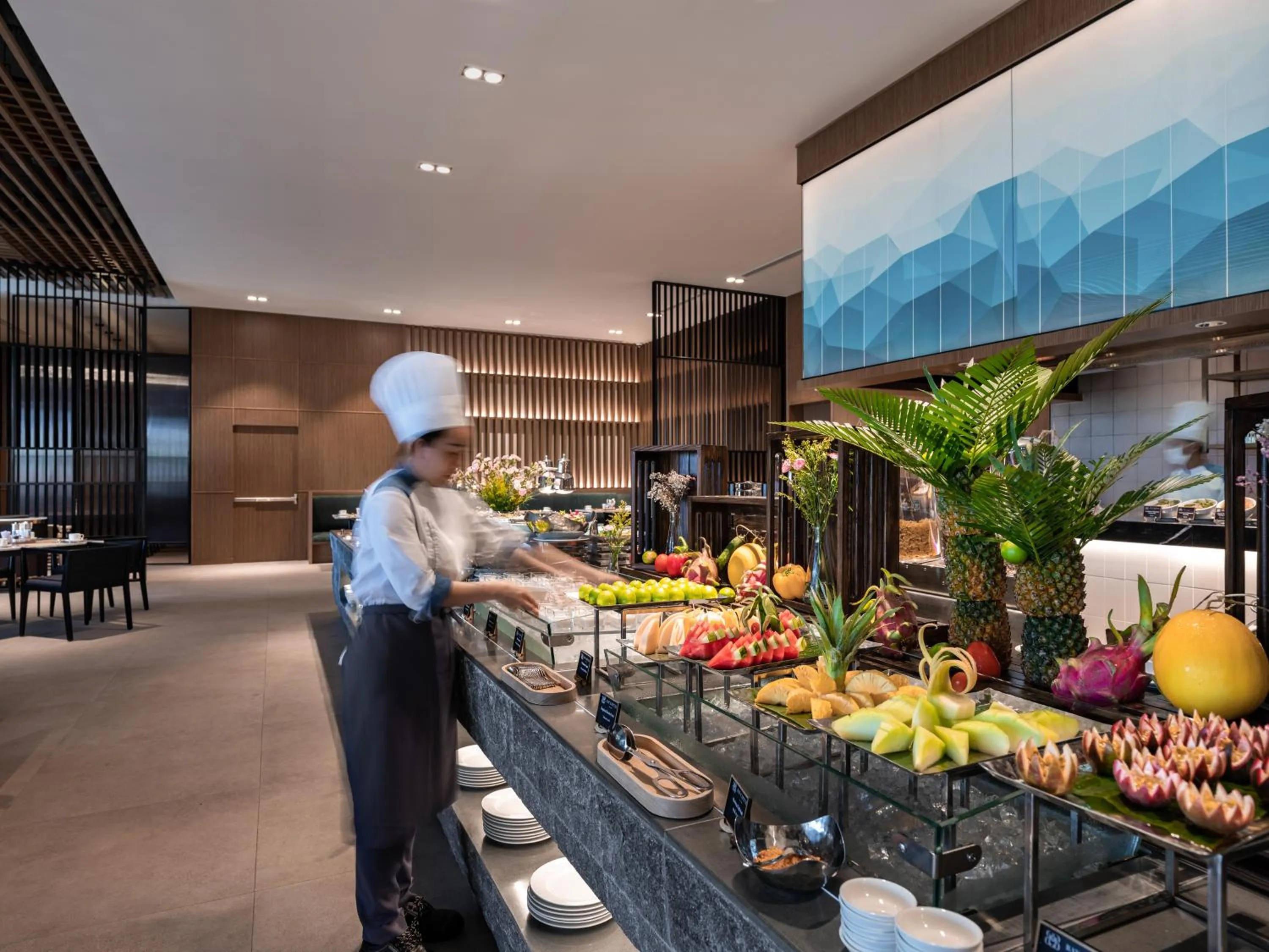 Restaurant/places to eat in Crowne Plaza Danang City Centre by IHG