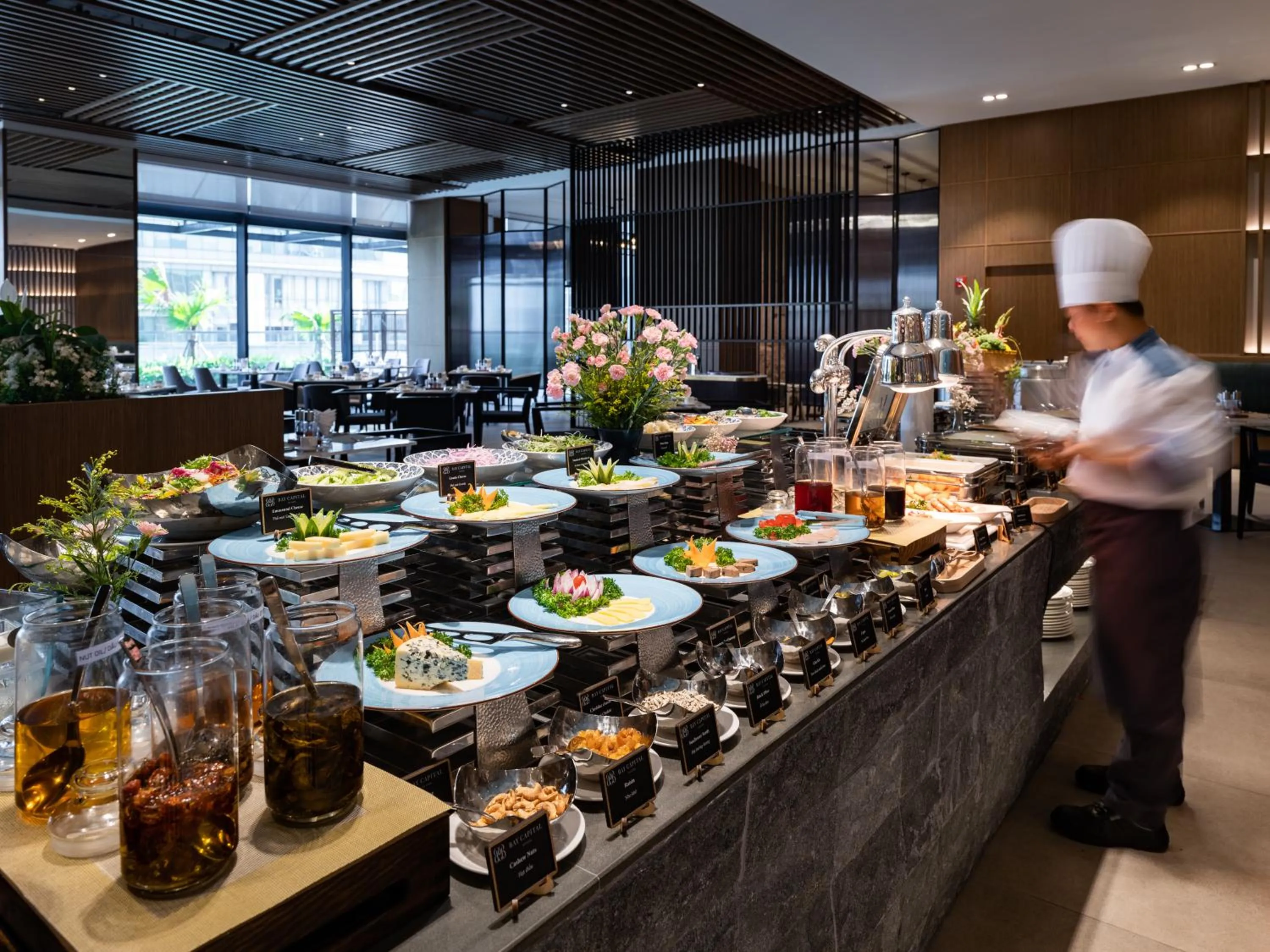 Restaurant/places to eat in Crowne Plaza Danang City Centre by IHG