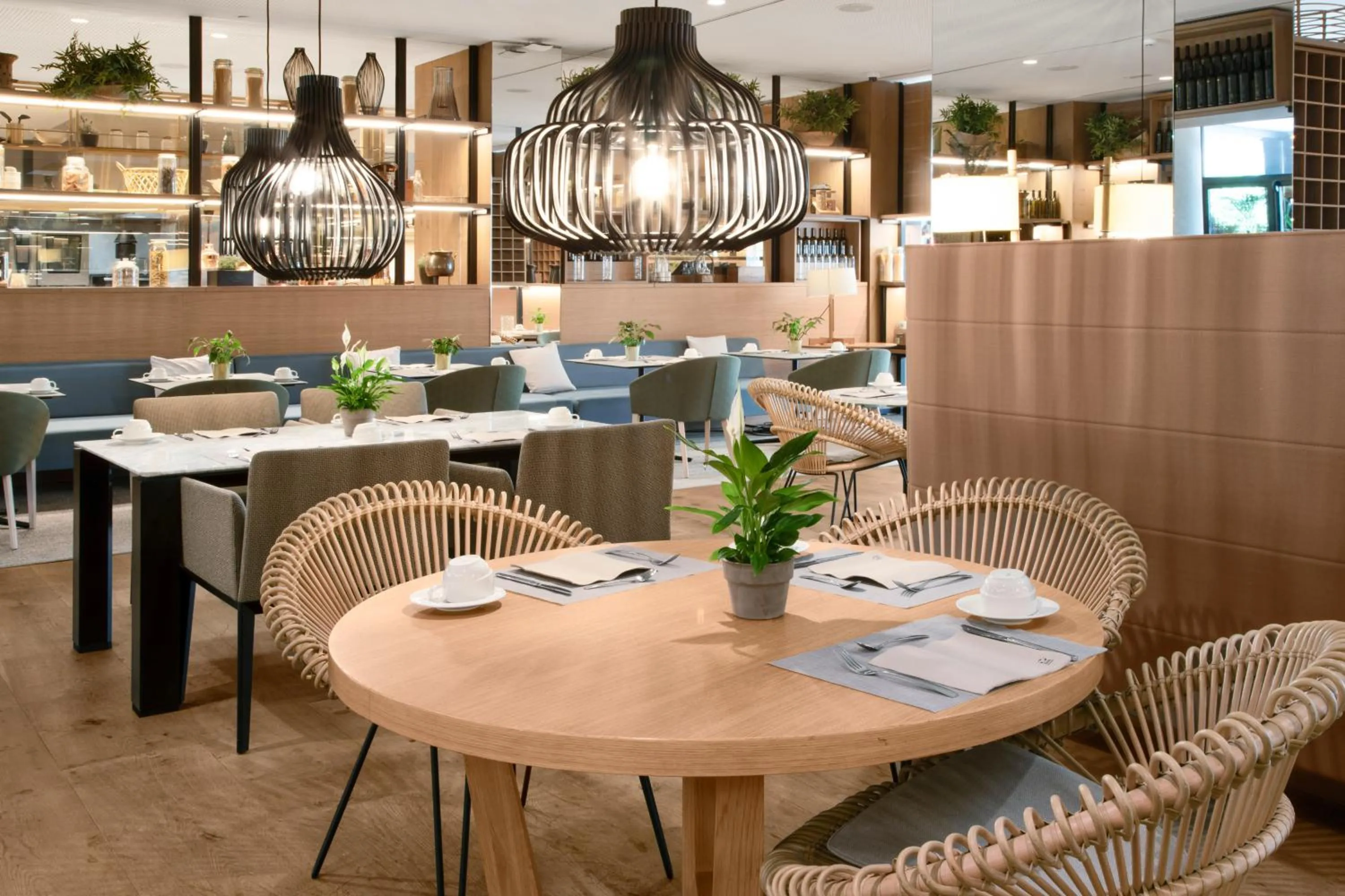 Restaurant/places to eat in Melia Madrid Serrano