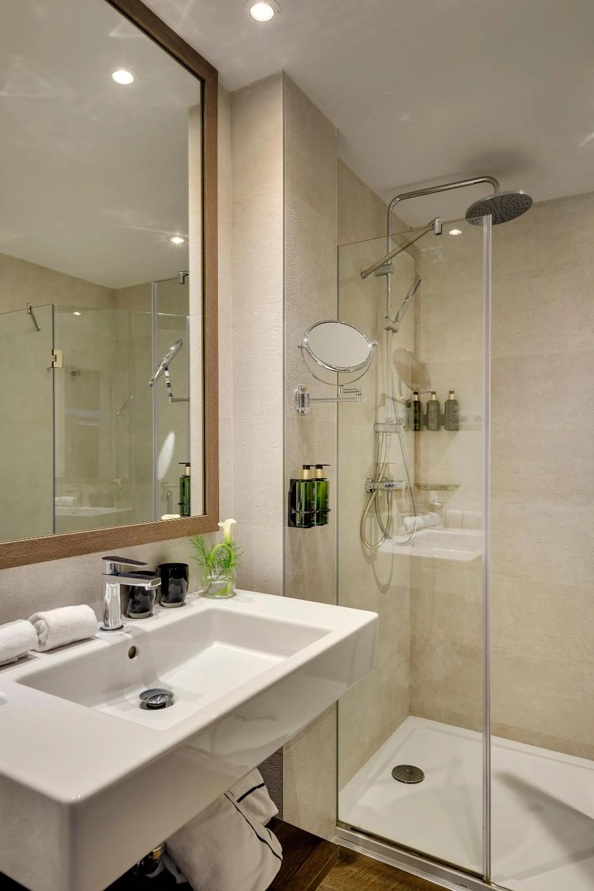 Shower in Melia Madrid Serrano