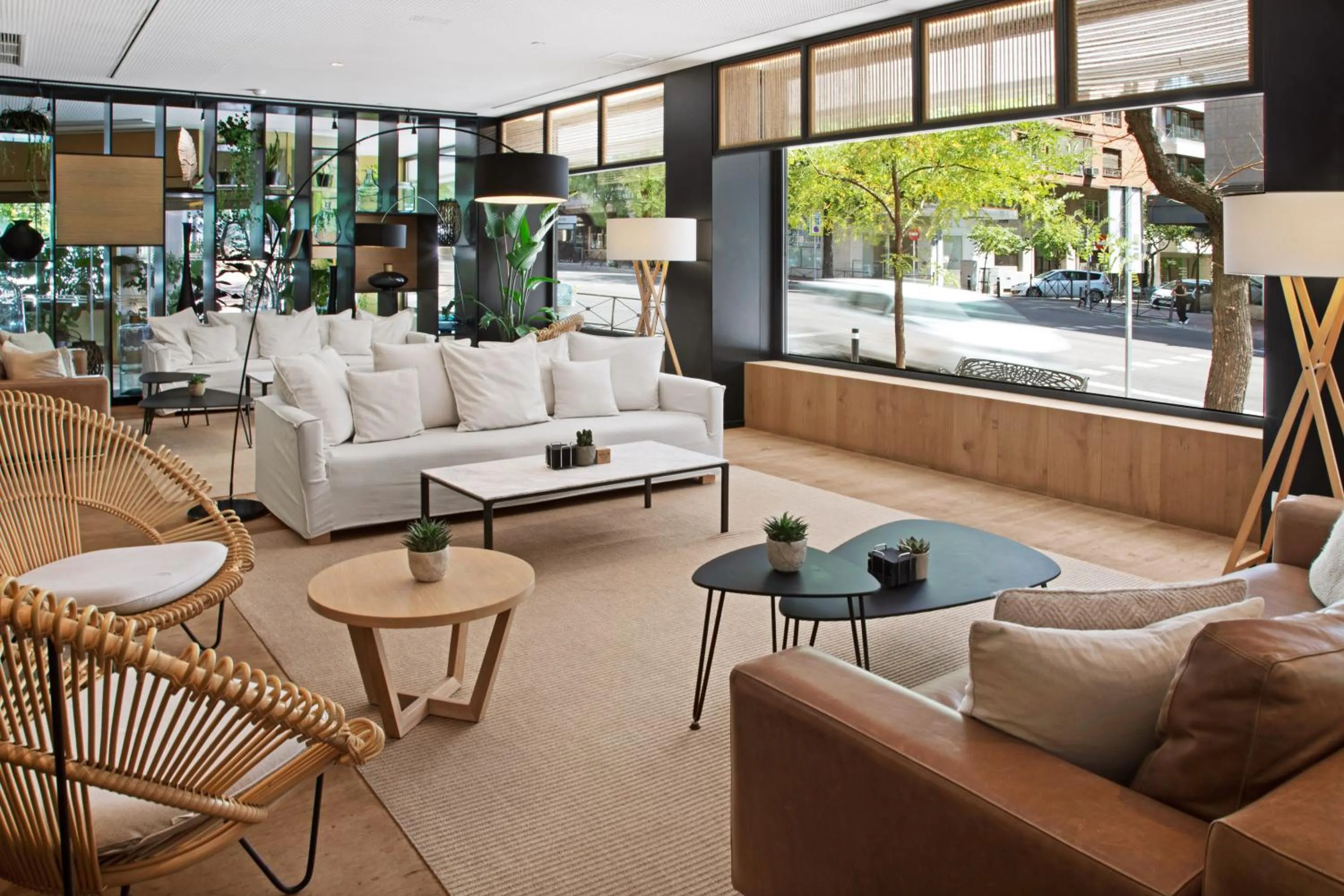 Lobby or reception in Melia Madrid Serrano